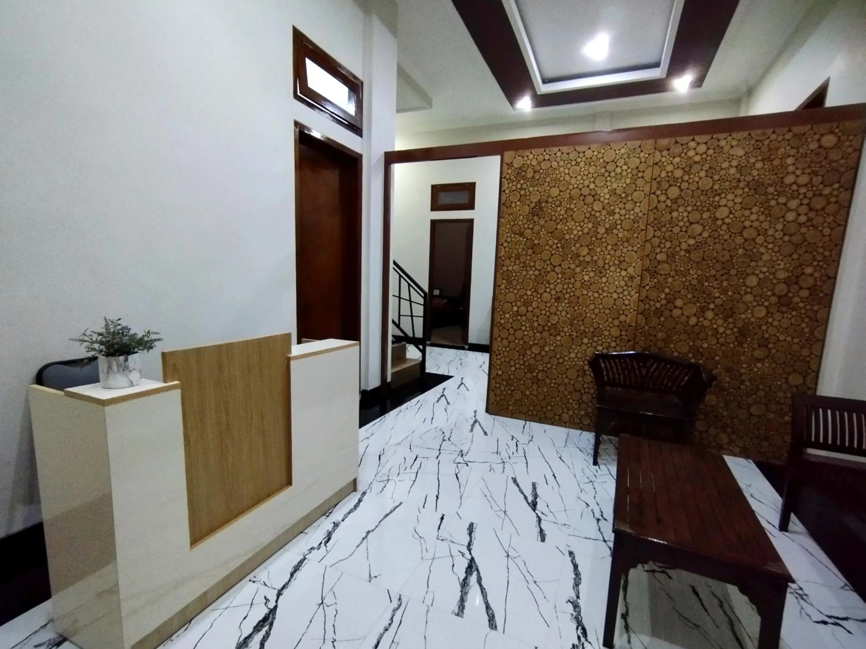 Lobby or reception in Saira Hotel dan Homestay Syariah