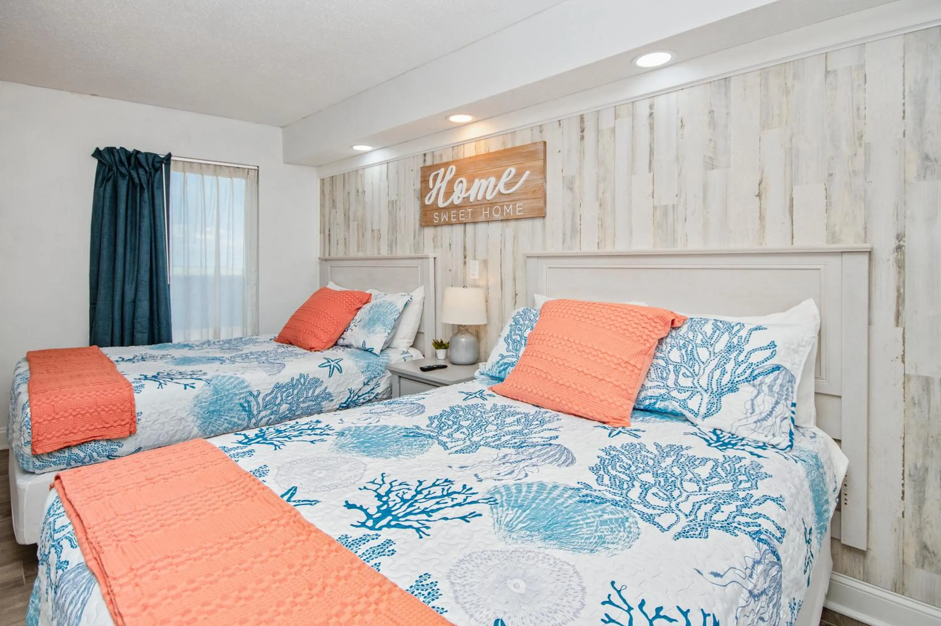 Bedroom, Bed in Sea Breeze