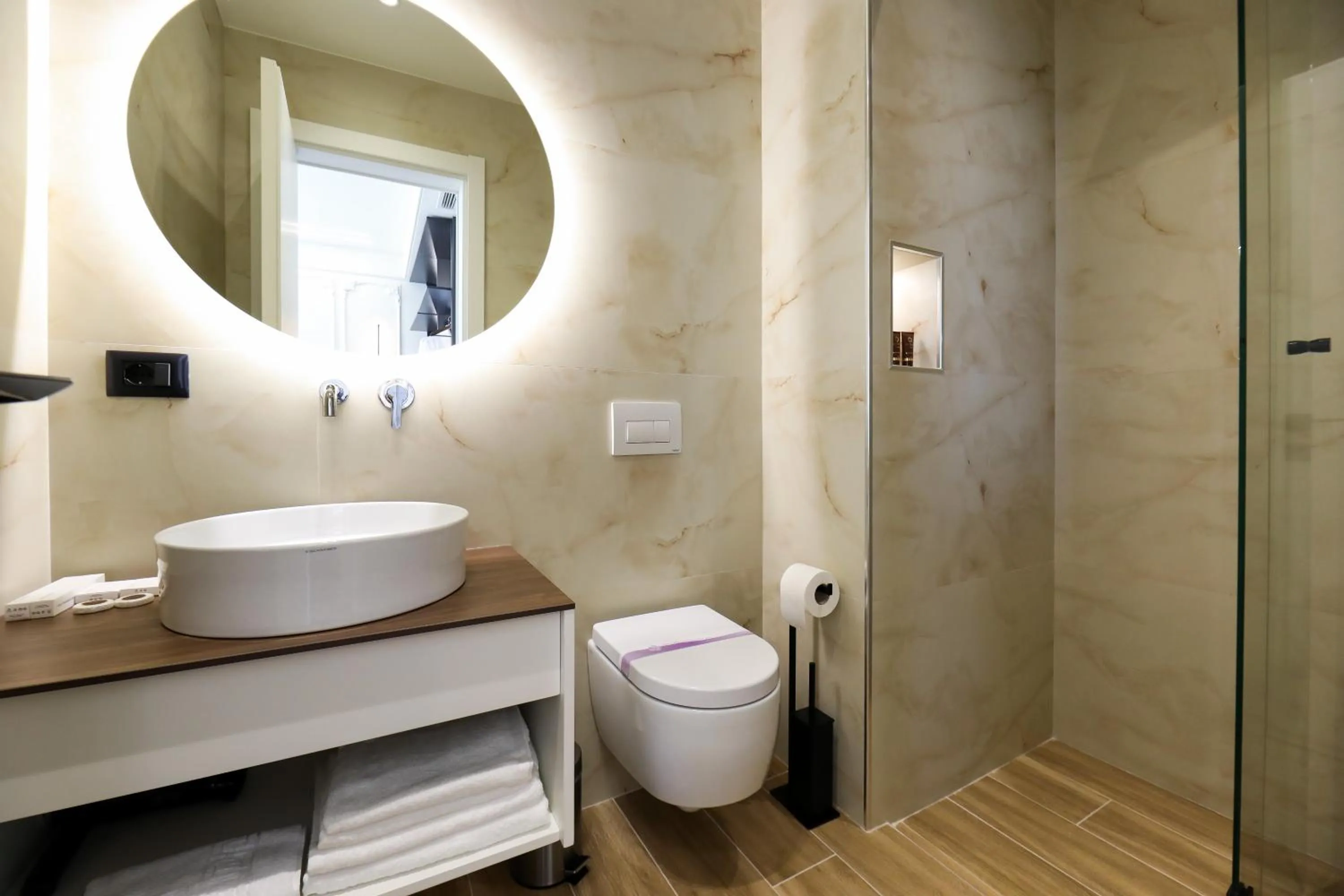 Shower in Hotel Adore