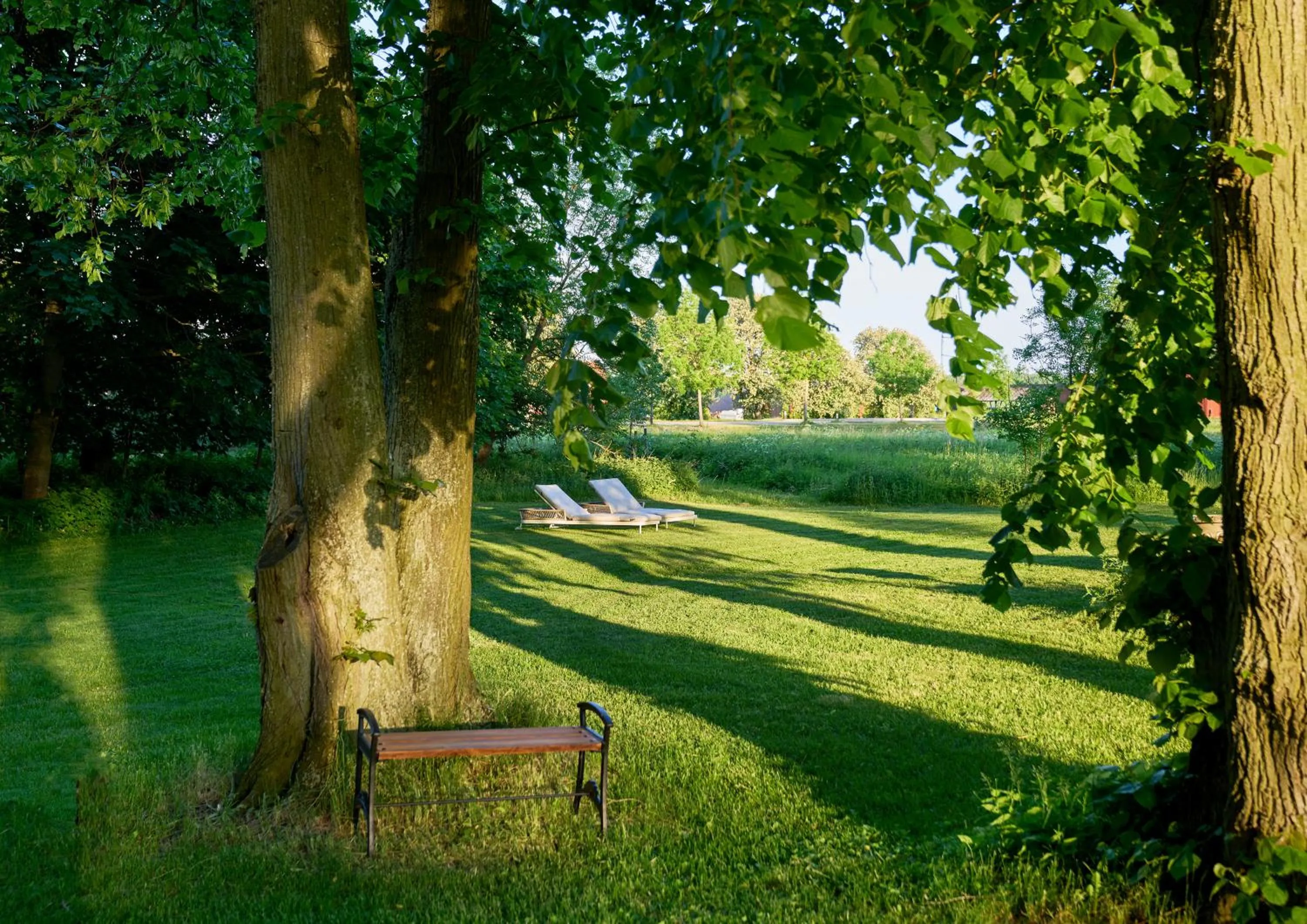 Spring in Kungs Starby Gård Bed and Breakfast