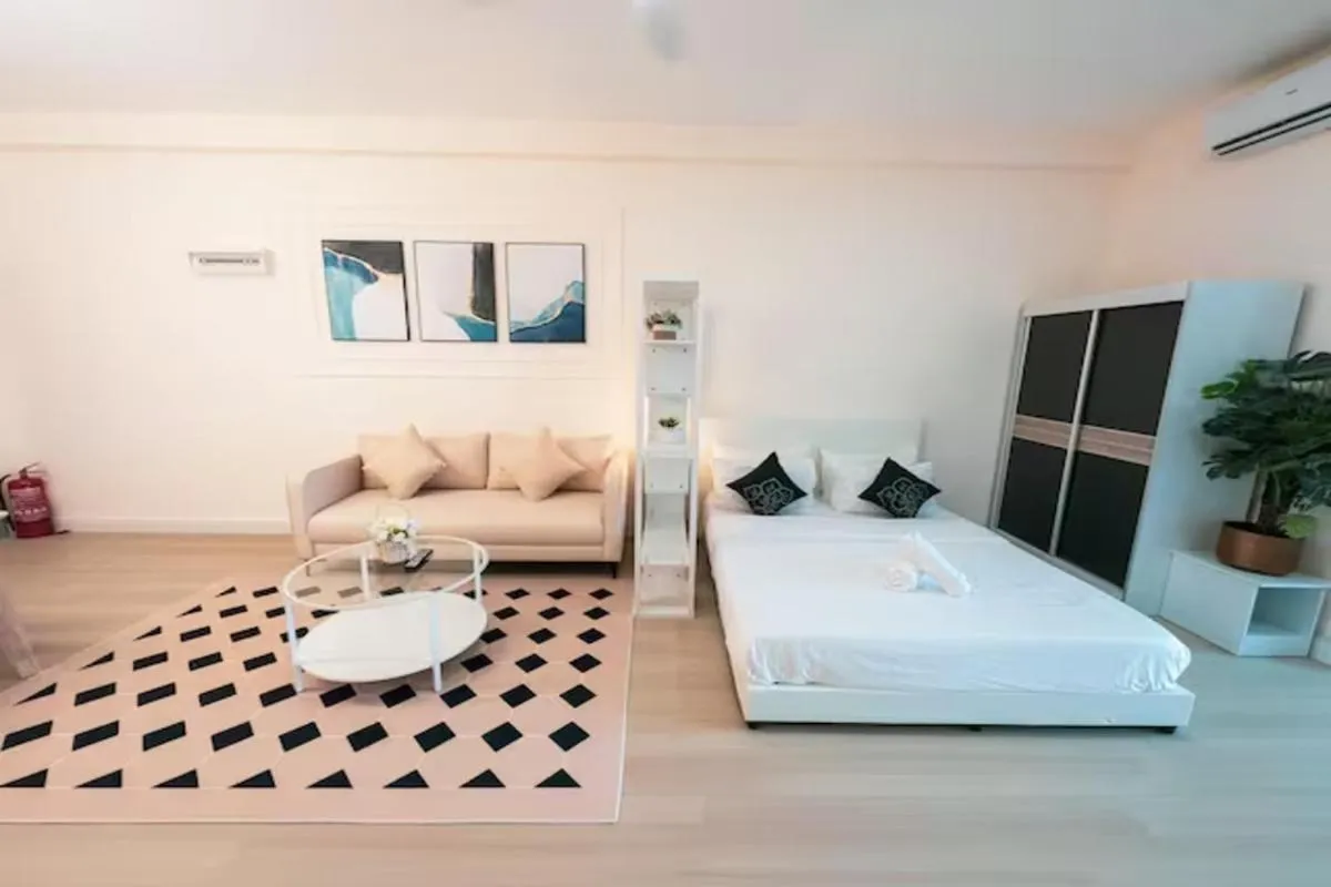 Bed in Netizen Cozy Suite By GUESTONIC