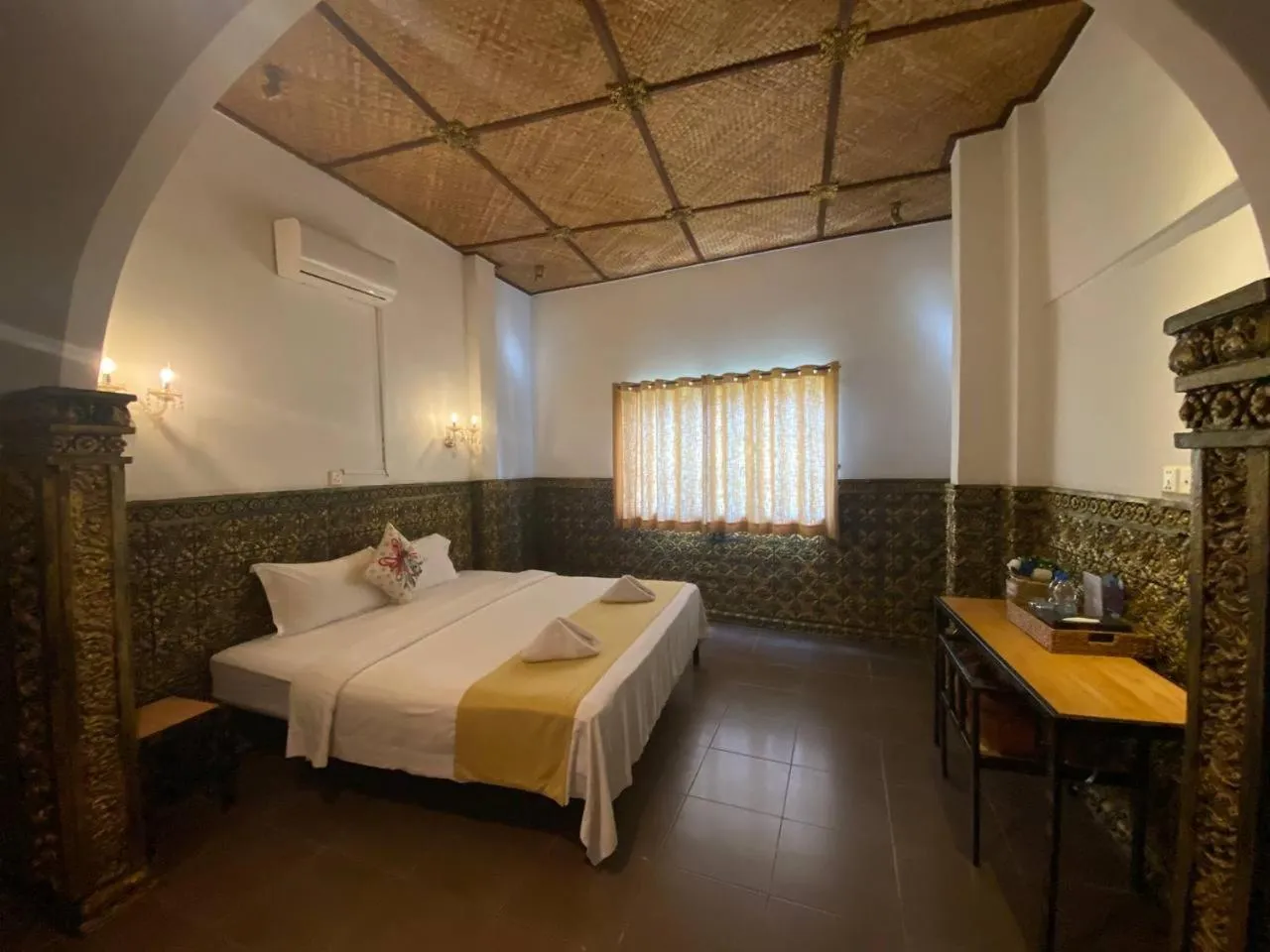 Bed in Le Hotel Hotel Phnom Penh