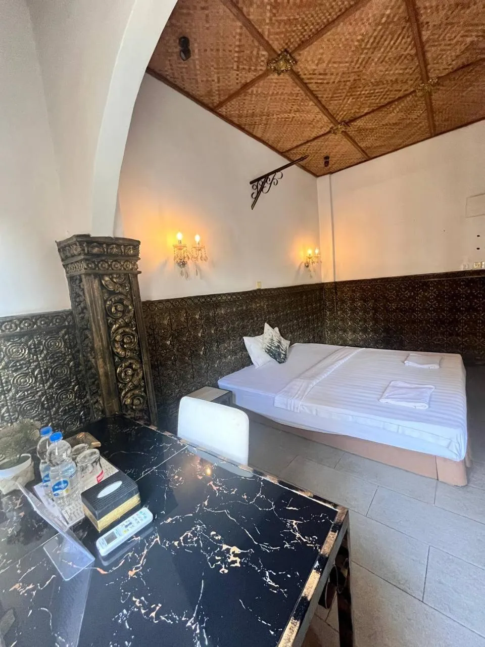 Photo of the whole room in Le Hotel Hotel Phnom Penh