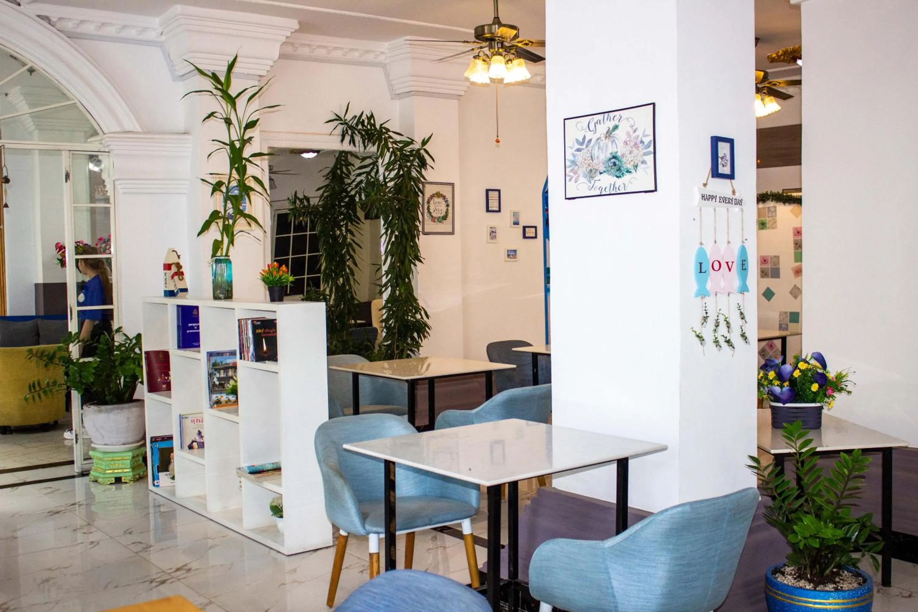 Restaurant/places to eat in Le Hotel Hotel Phnom Penh