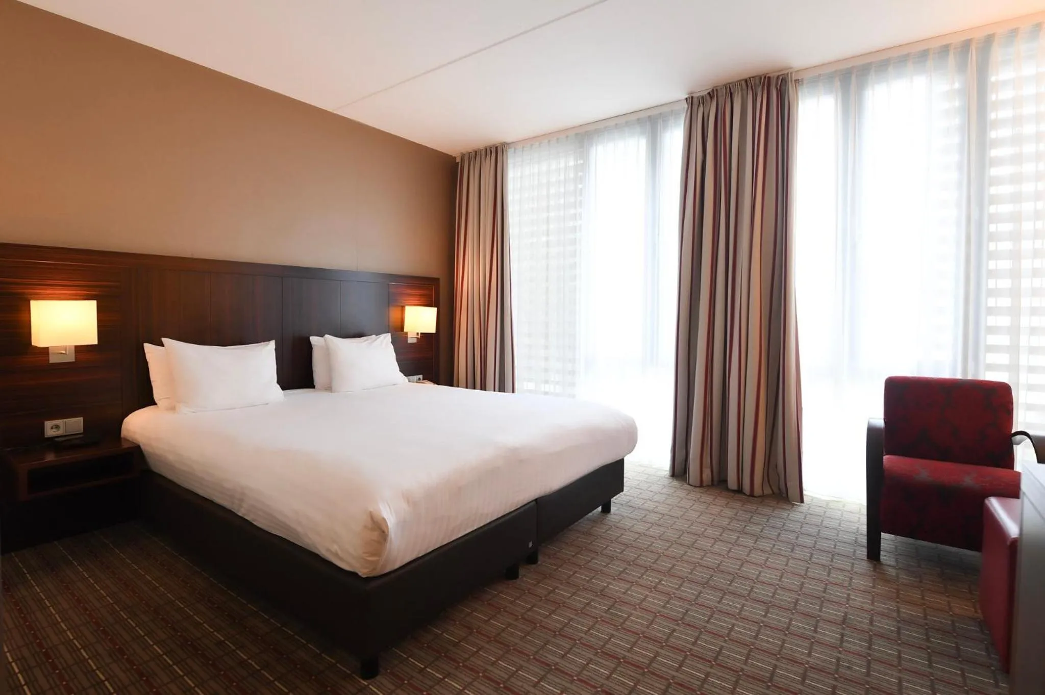 Photo of the whole room, Bed in Crowne Plaza Maastricht by IHG