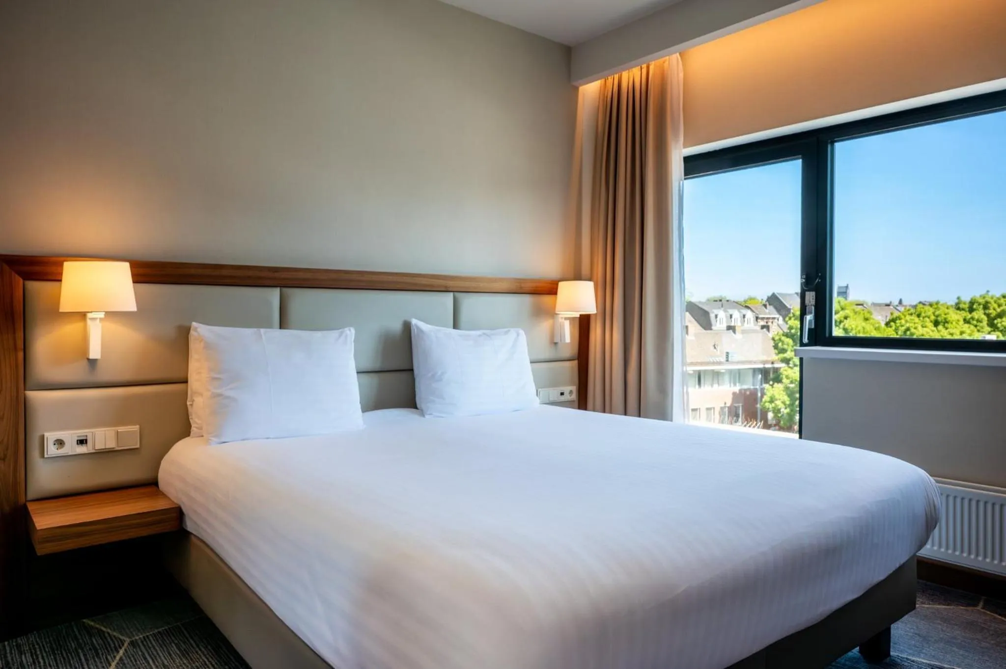 Photo of the whole room, Bed in Crowne Plaza Maastricht by IHG