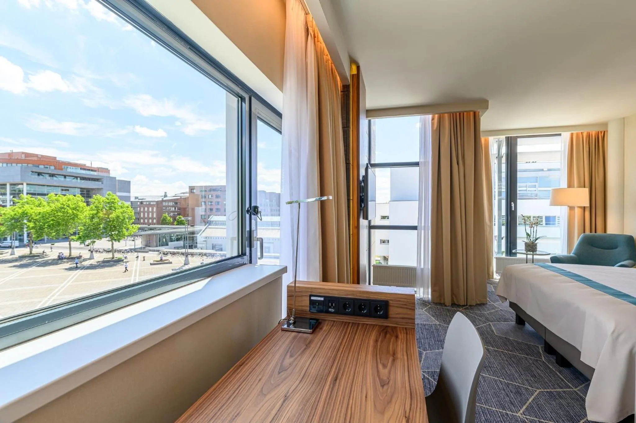 Photo of the whole room, Bed in Crowne Plaza Maastricht by IHG