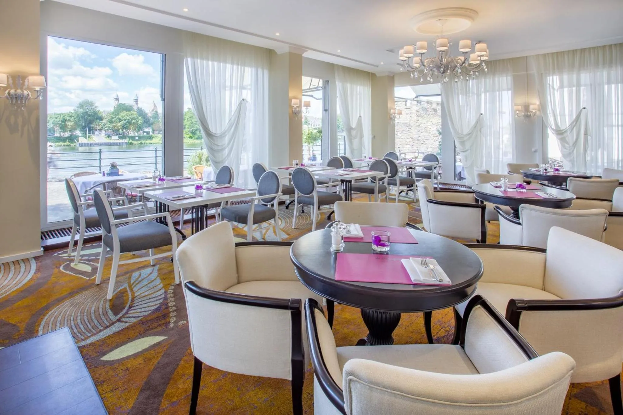 Restaurant/places to eat in Crowne Plaza Maastricht by IHG