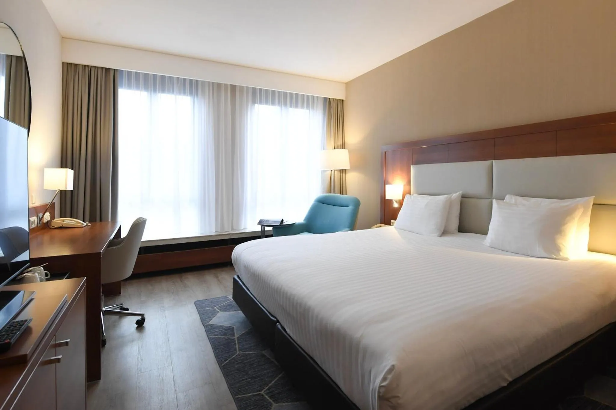 Photo of the whole room, Bed in Crowne Plaza Maastricht by IHG