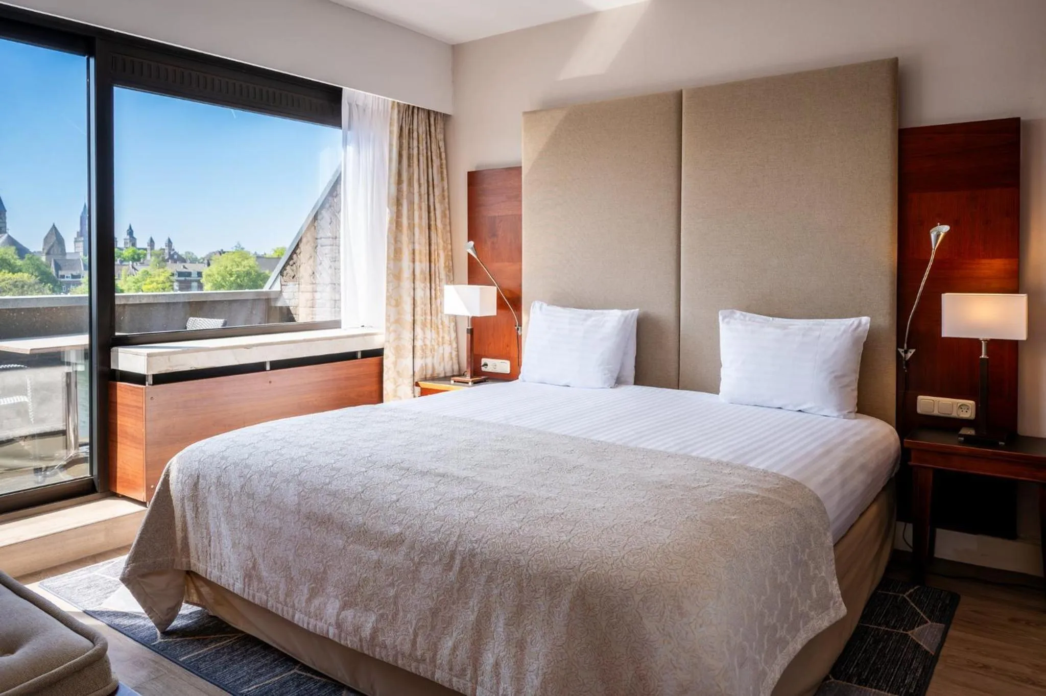 Photo of the whole room, Bed in Crowne Plaza Maastricht by IHG
