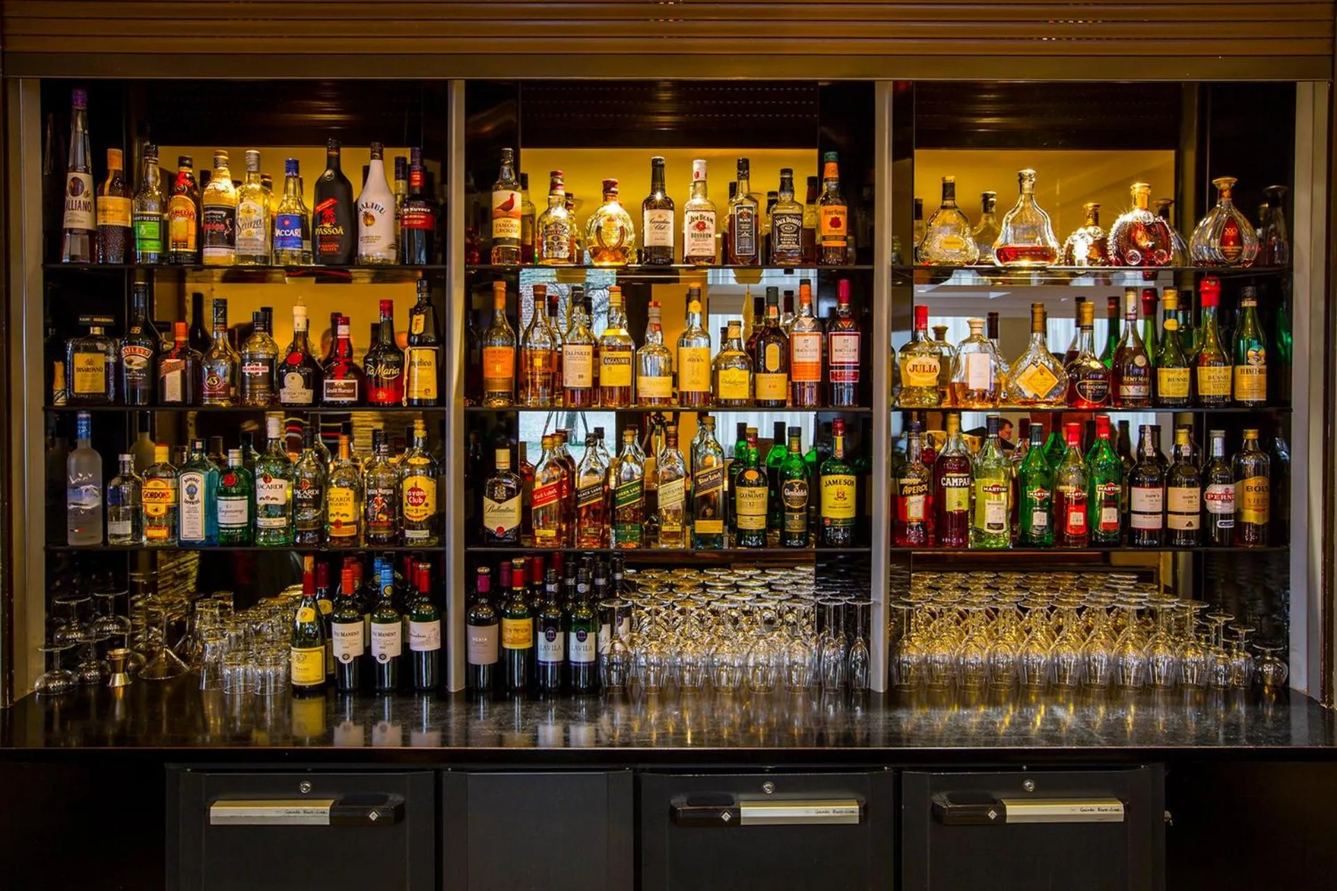 Lounge or bar in Crowne Plaza Maastricht by IHG