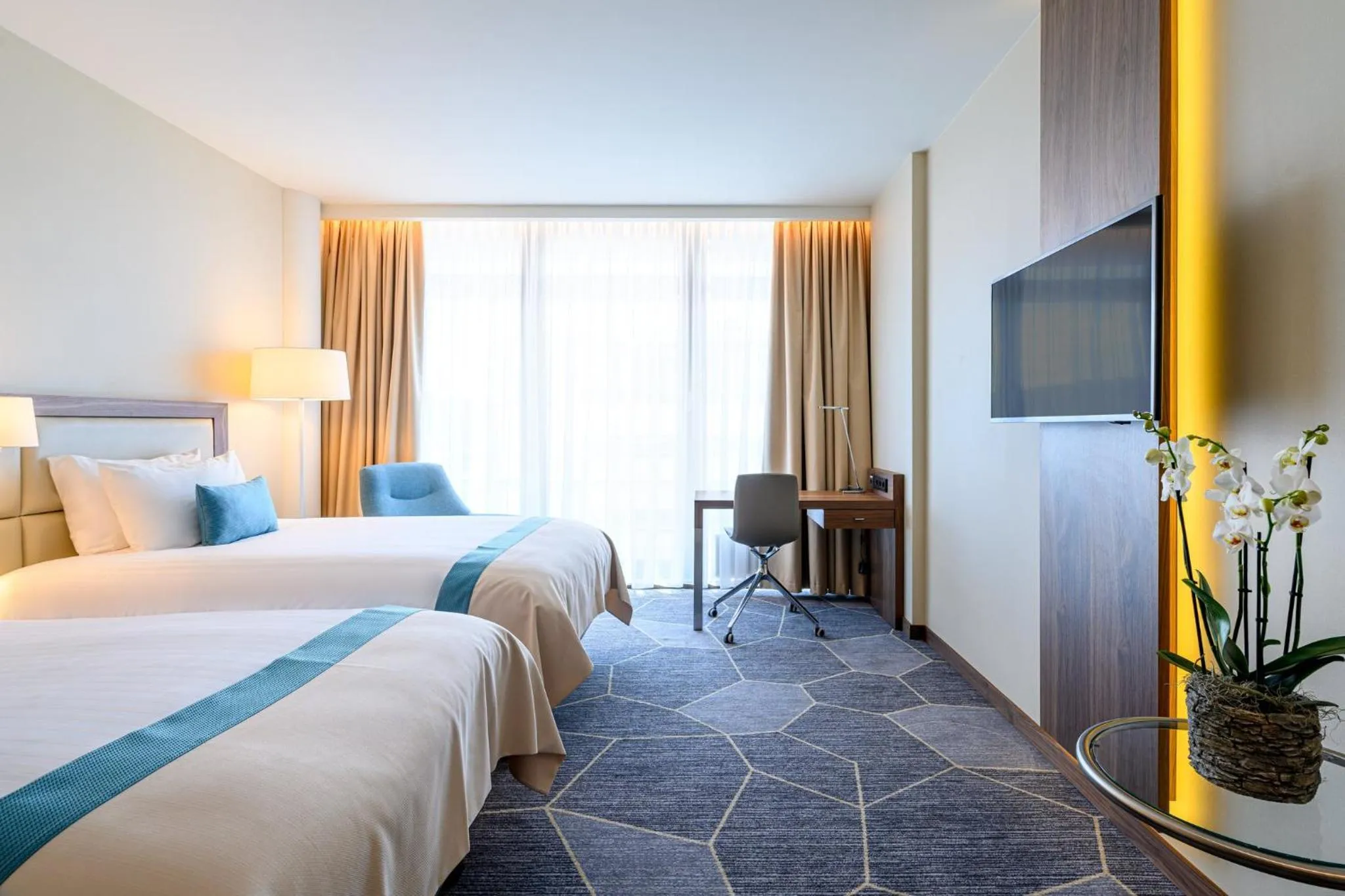 Photo of the whole room, Bed in Crowne Plaza Maastricht by IHG