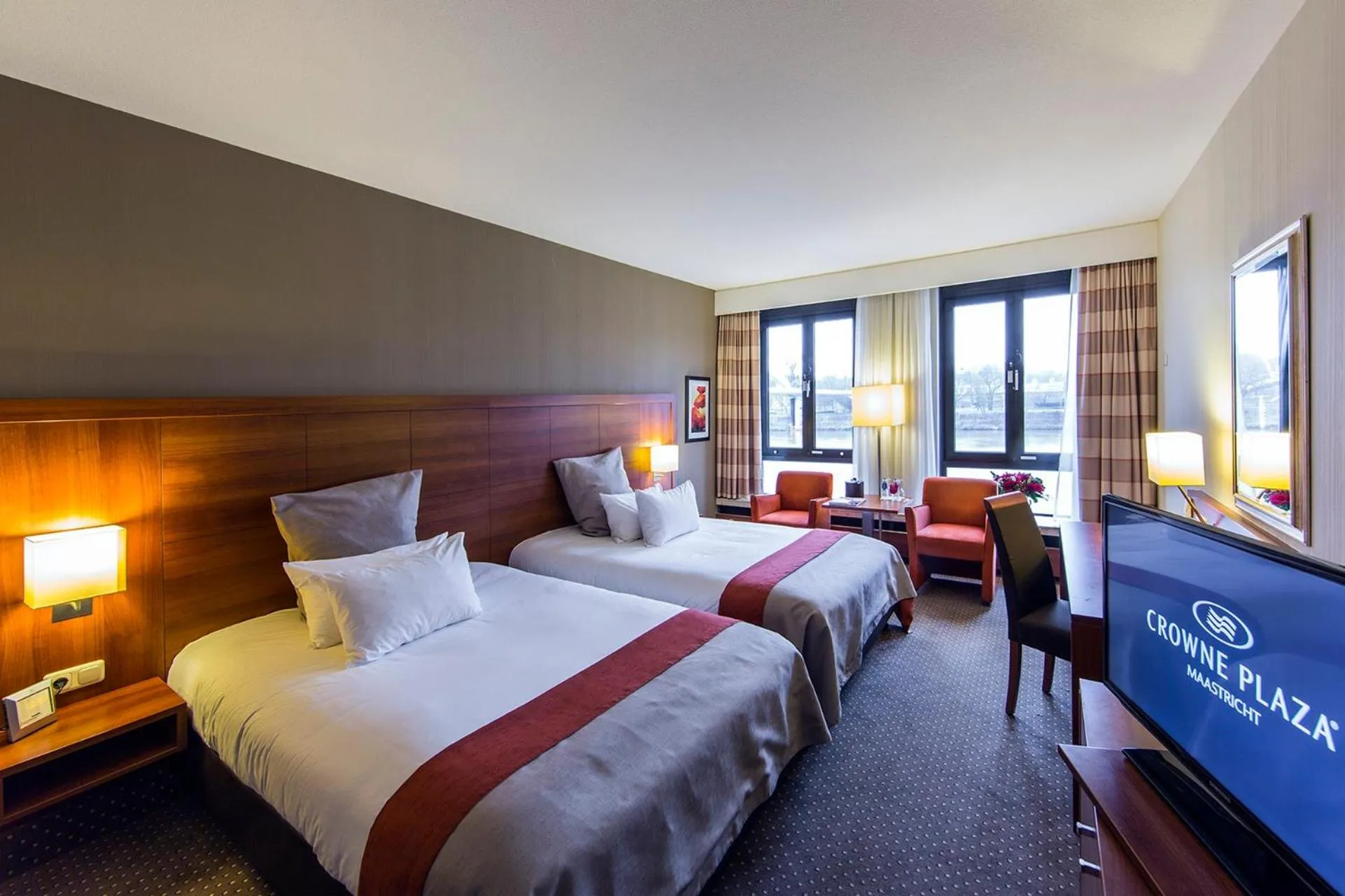 Photo of the whole room, Bed in Crowne Plaza Maastricht by IHG