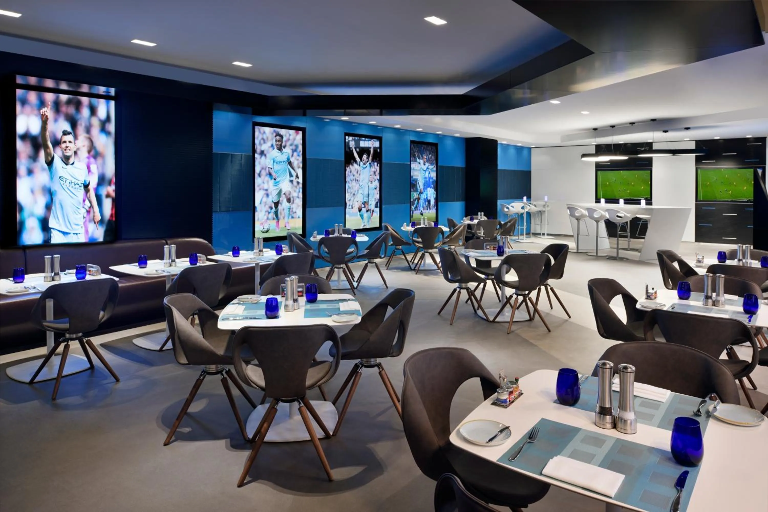 Lounge or bar in Southern Sun Abu Dhabi