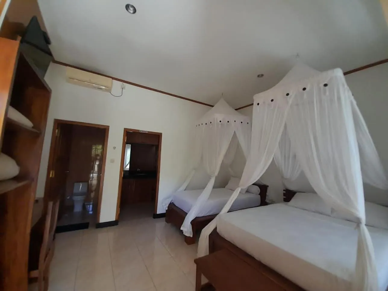 Bedroom, Bed in Hôtel La Belle Etoile