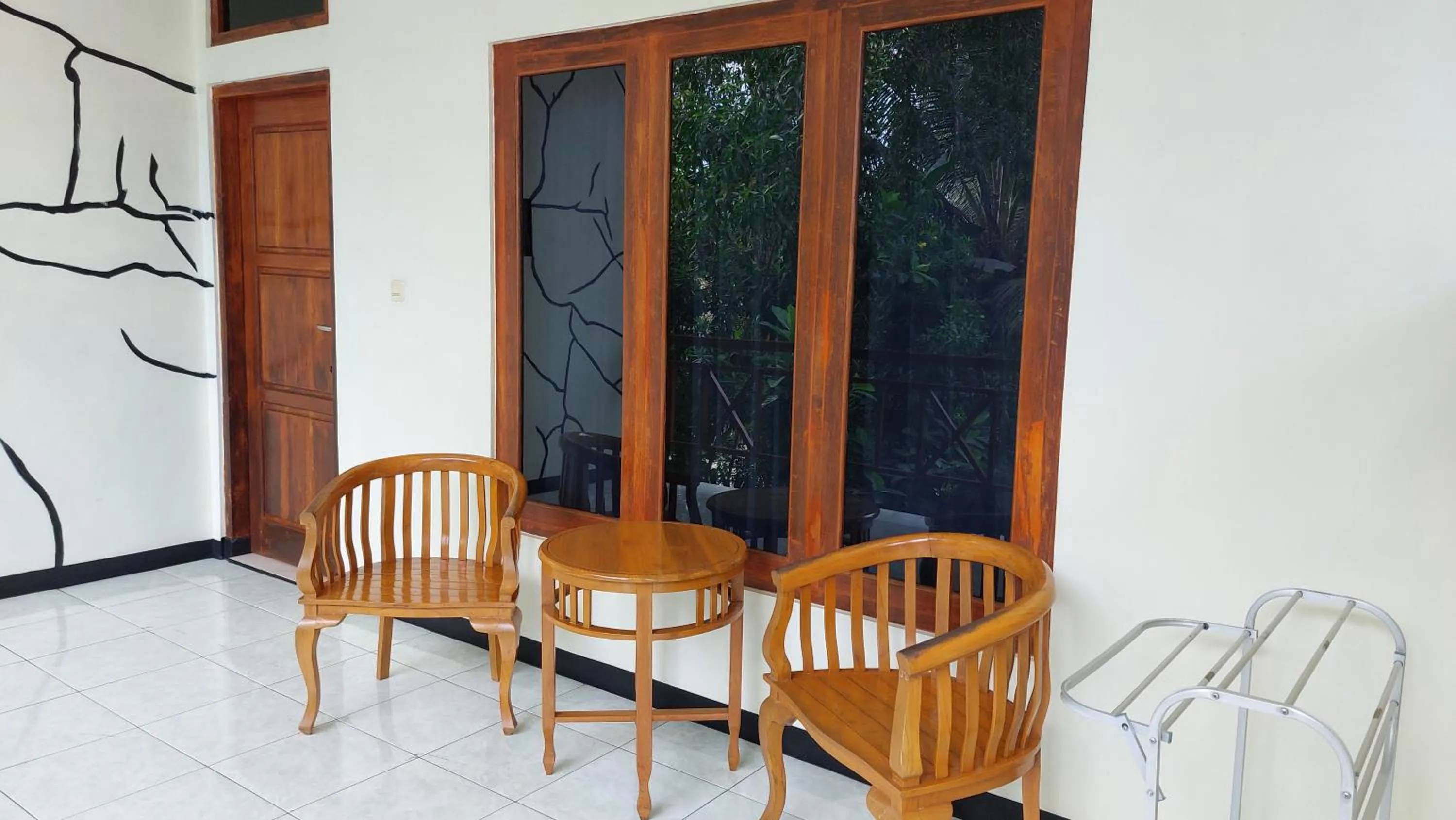 Patio in Hôtel La Belle Etoile