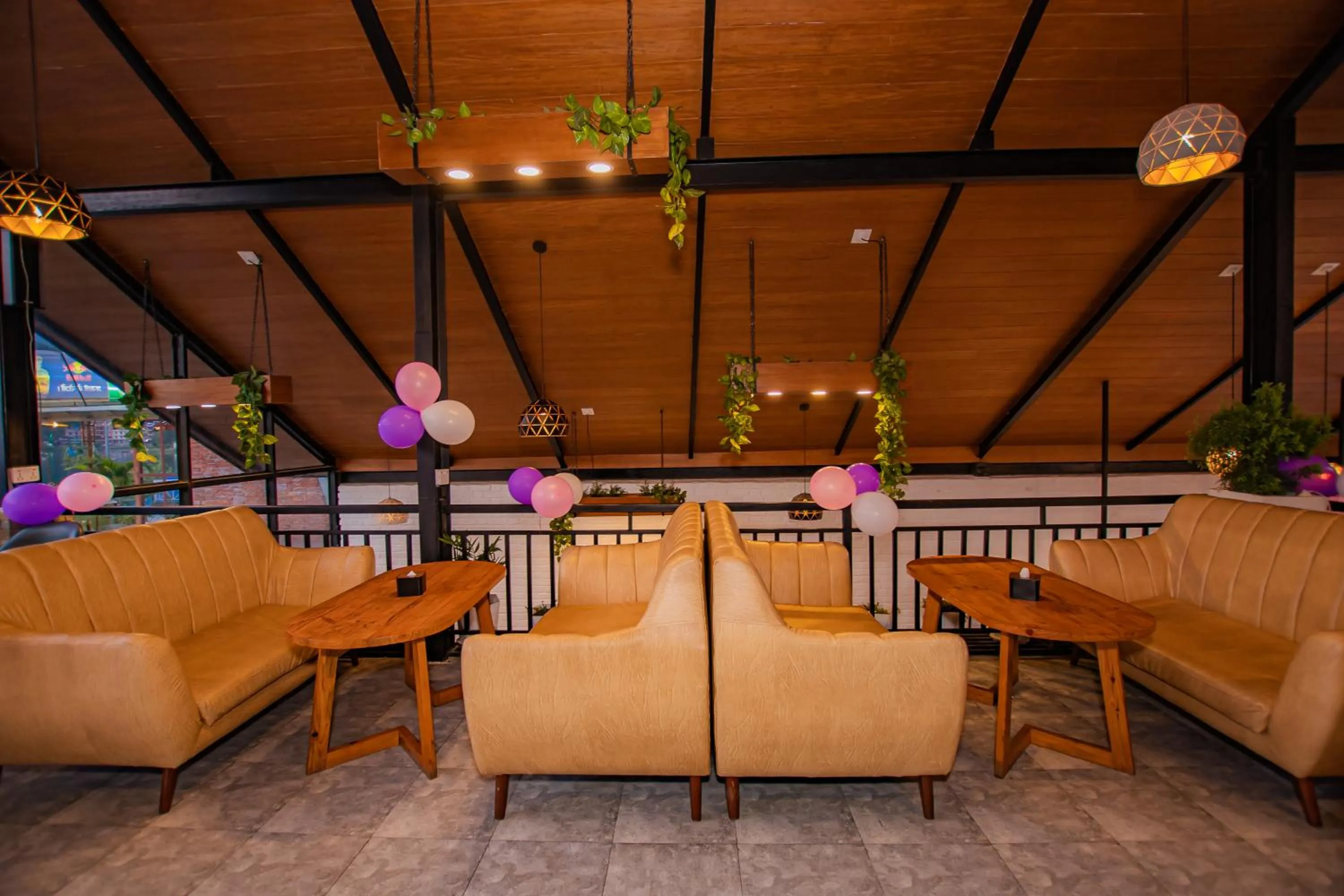 Restaurant/places to eat in Majestic Lake Front Hotel & Suites