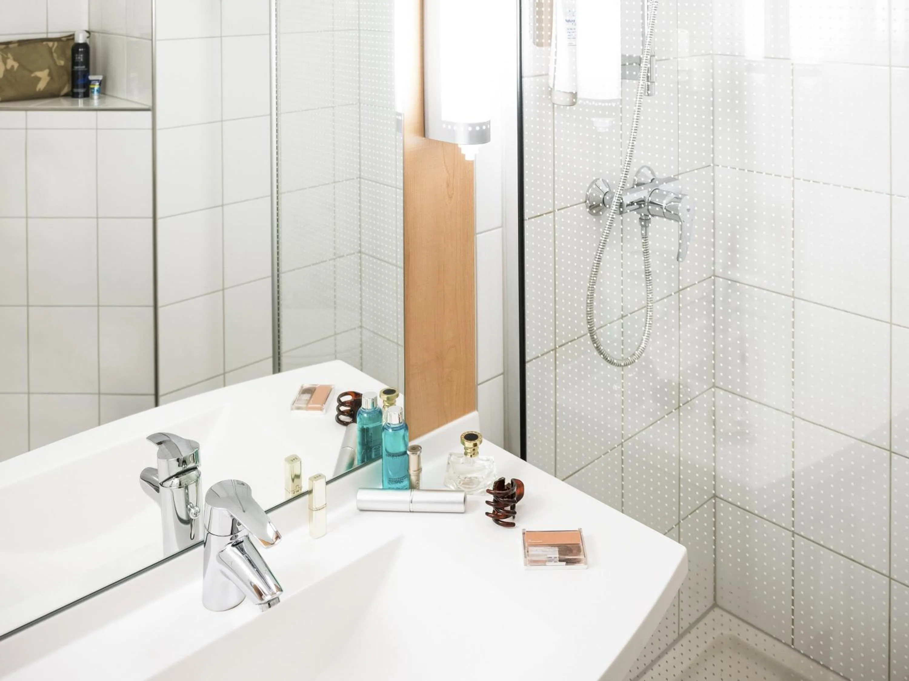 Bedroom in ibis Utrecht