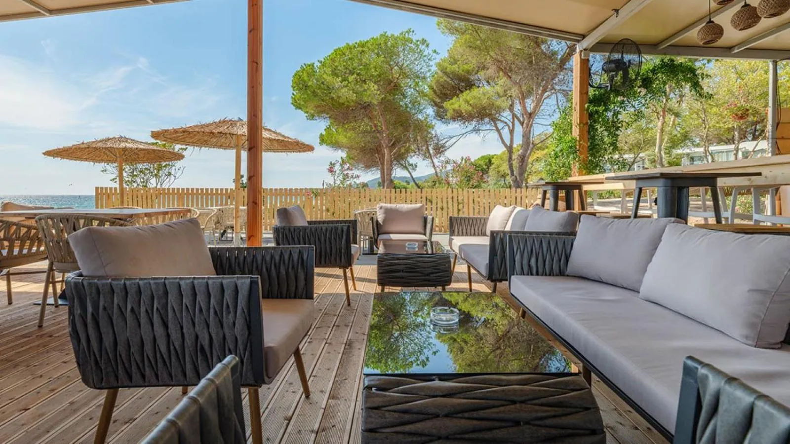 Lounge or bar in Ninos Grand Beach Resort