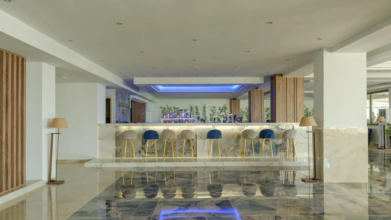 Lounge or bar in Ninos Grand Beach Resort