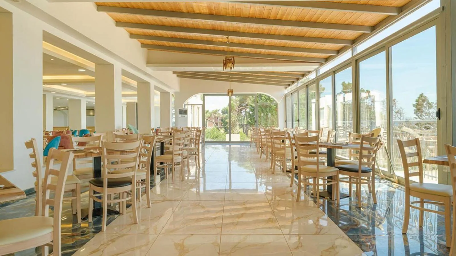 Restaurant/places to eat in Ninos Grand Beach Resort