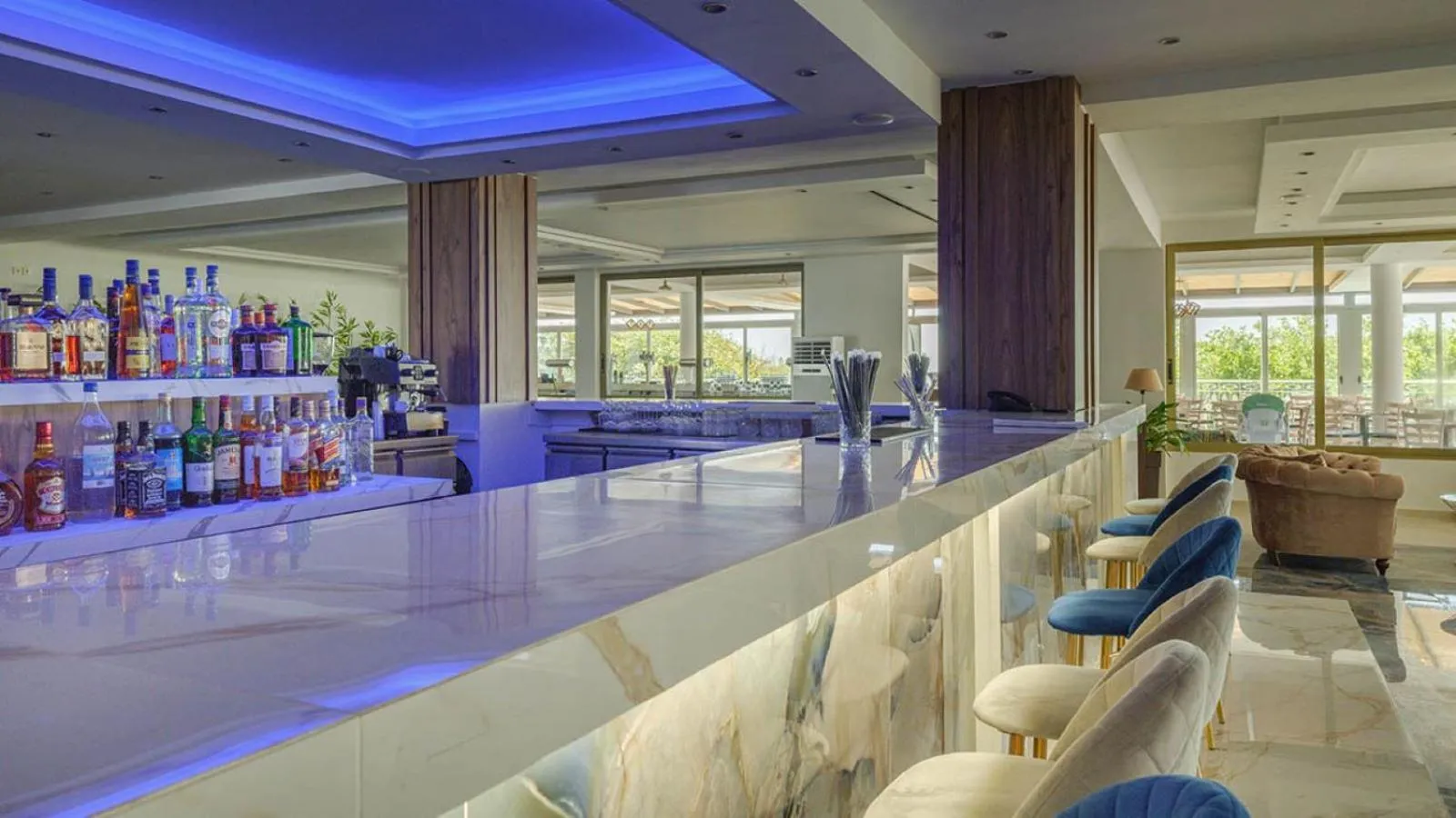 Lounge or bar in Ninos Grand Beach Resort