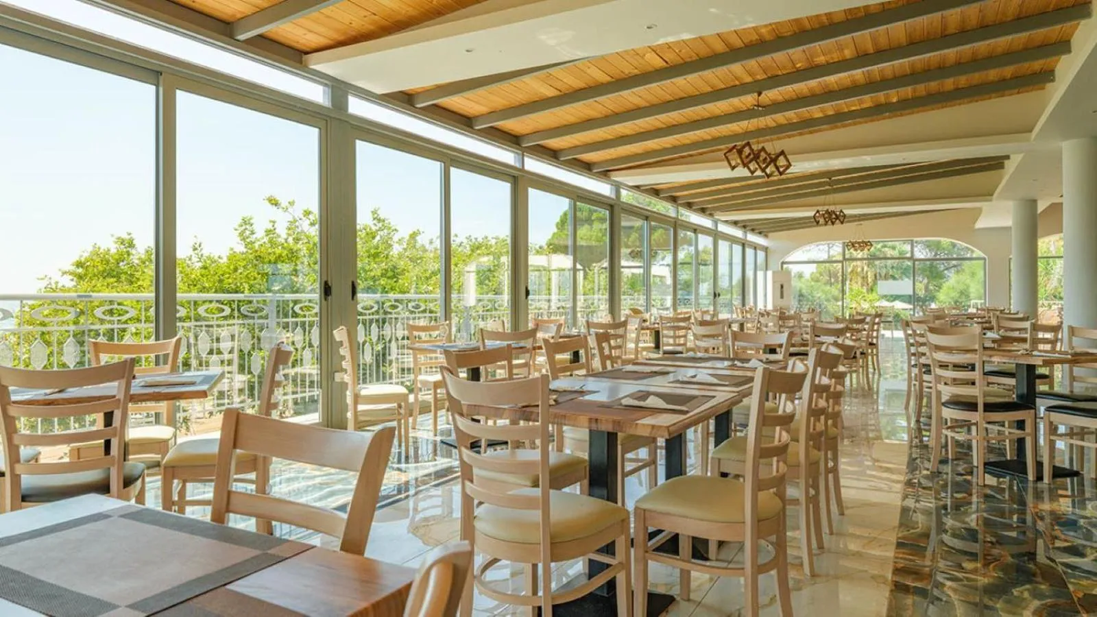 Restaurant/places to eat in Ninos Grand Beach Resort