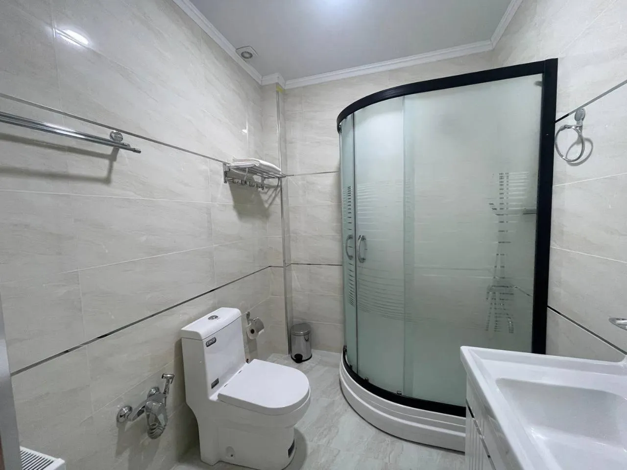 Shower in Anor Qal'a