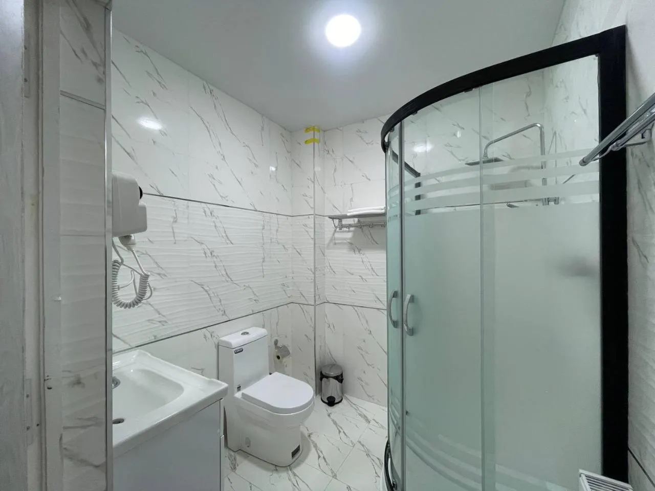 Shower in Anor Qal'a