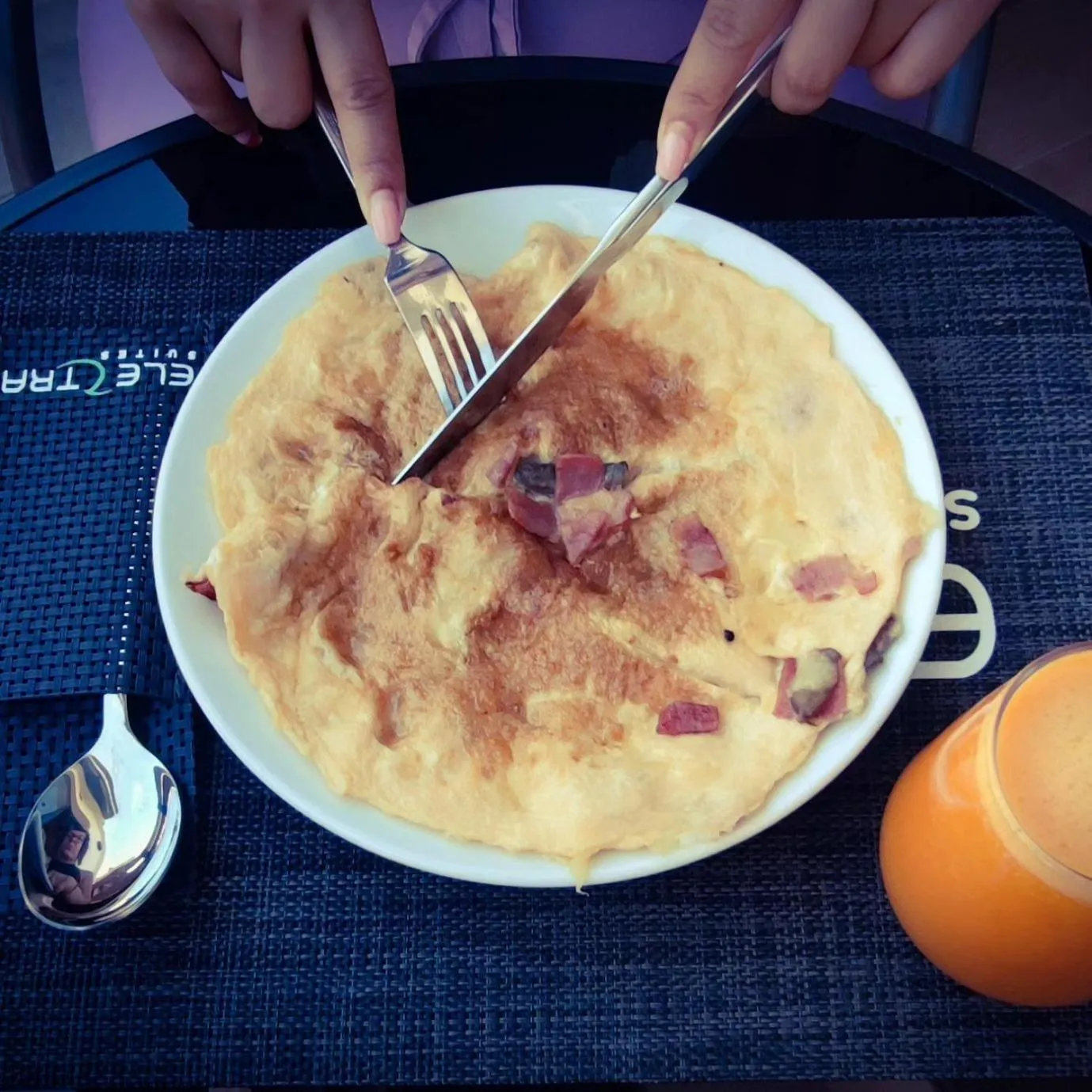 Restaurant/places to eat in Electra Suites