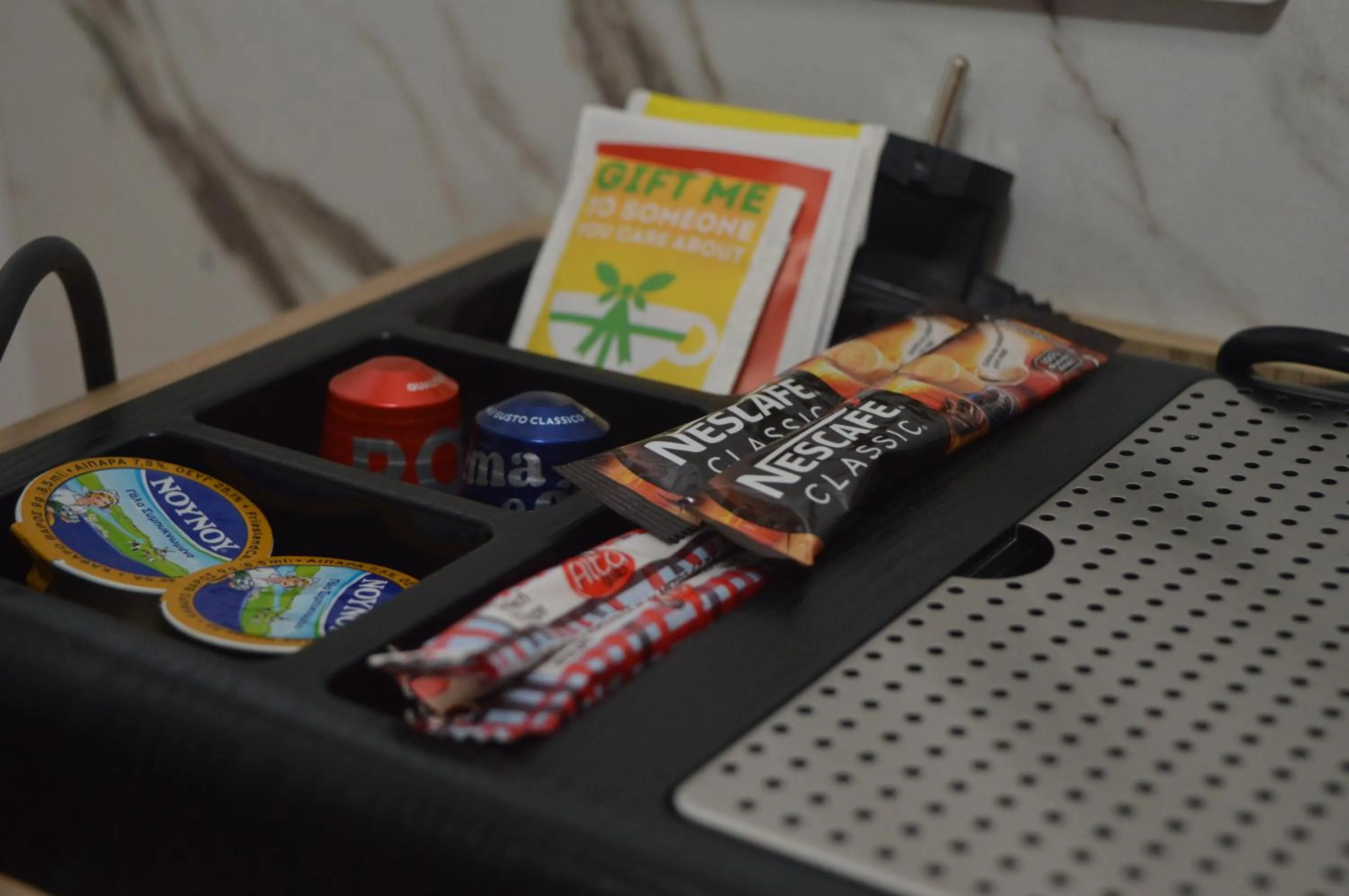 Coffee/tea facilities in Electra Suites