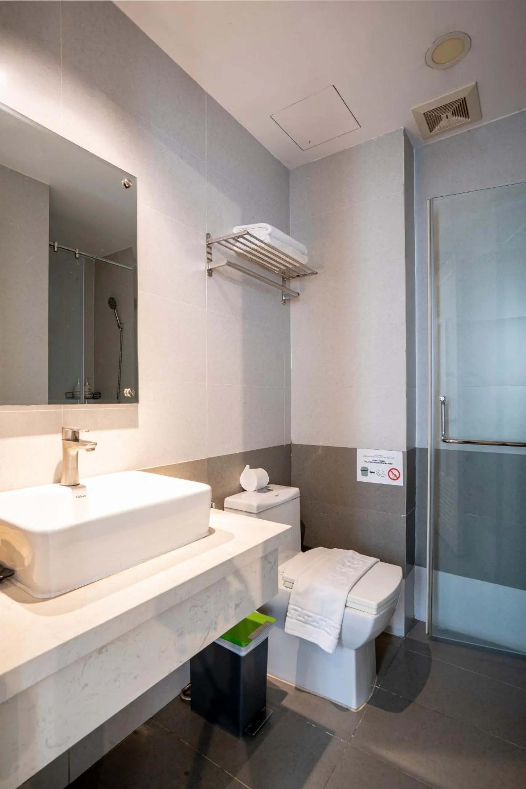 Bedroom in La Airport Tan Binh Hotel