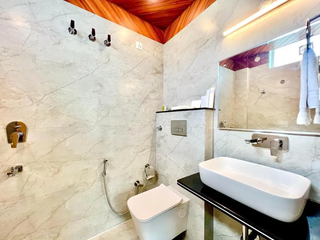 Shower in Hotel JP Hills Rishikesh