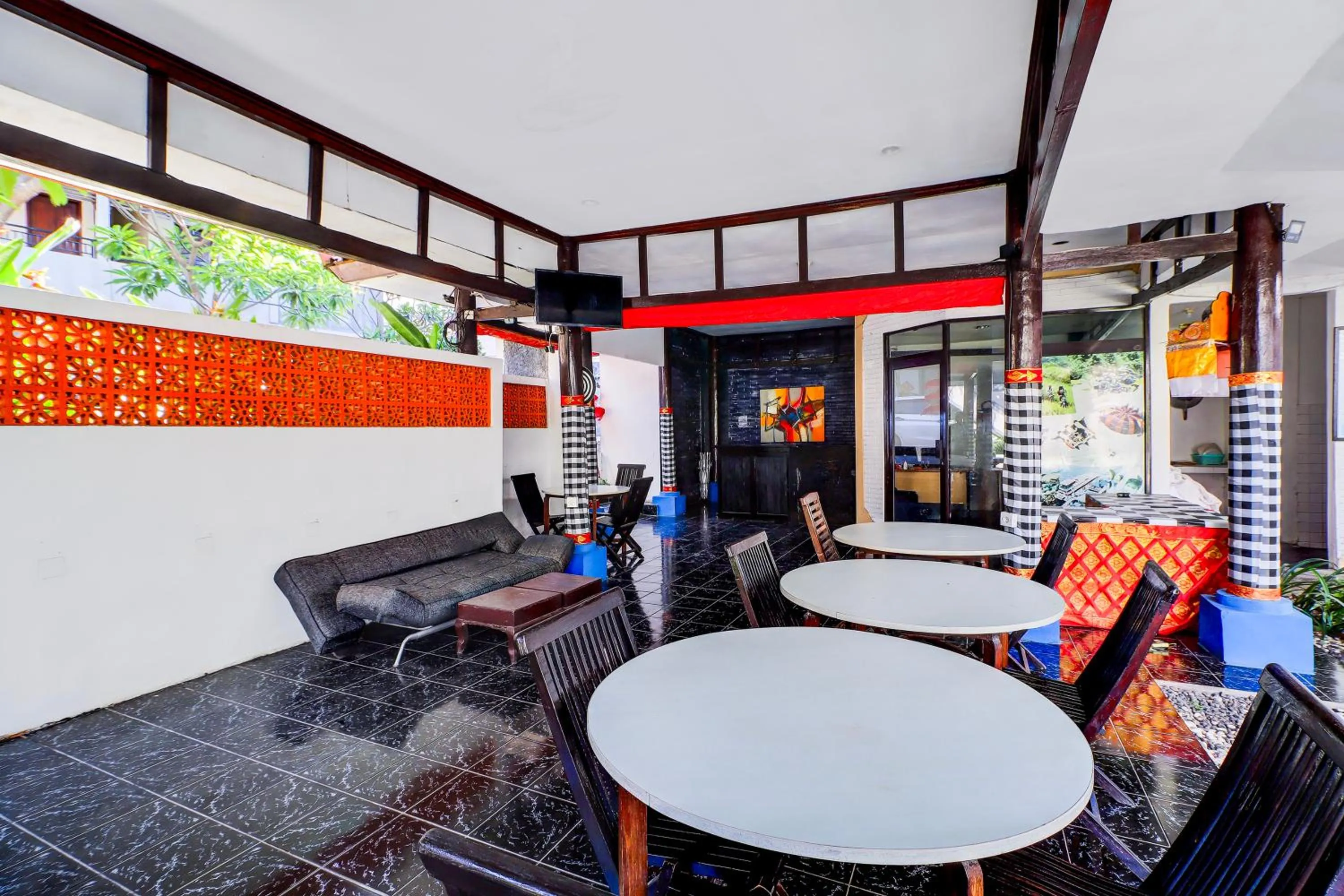 Seating area in Collection O Legian Near Bimc Hospital Nusa Uda Formerly Anna Kuta Inn