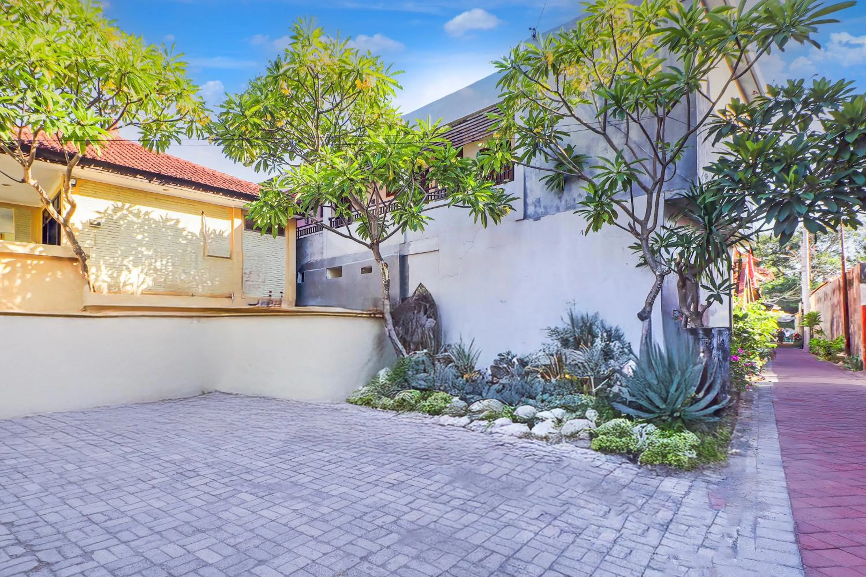 Area and facilities in Collection O Legian Near Bimc Hospital Nusa Uda Formerly Anna Kuta Inn