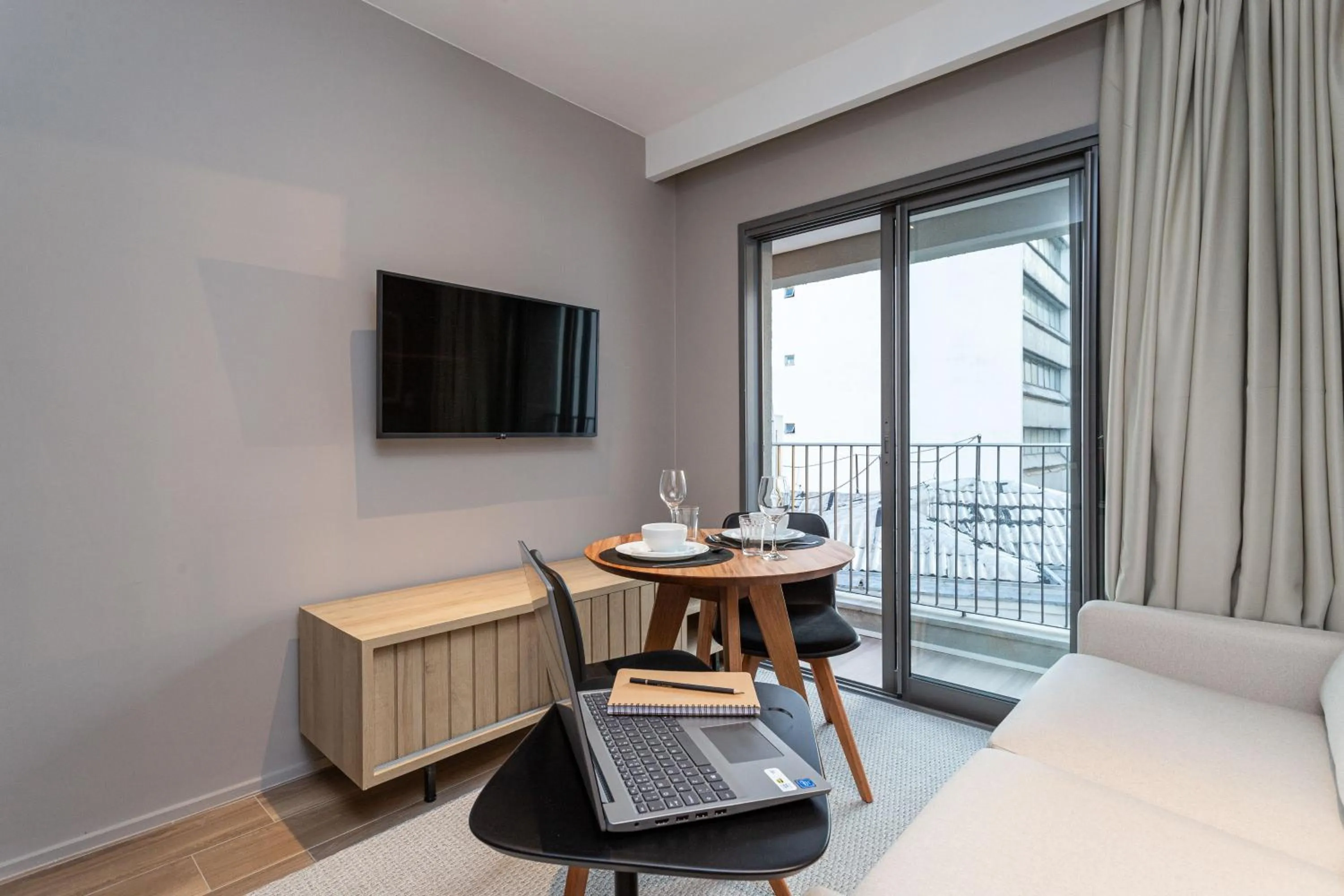 Balcony/Terrace, Bed in Next Haddock by Viva - Apartamentos próximos ao MASP e a metros da Estação Consolação e Avenida Paulista