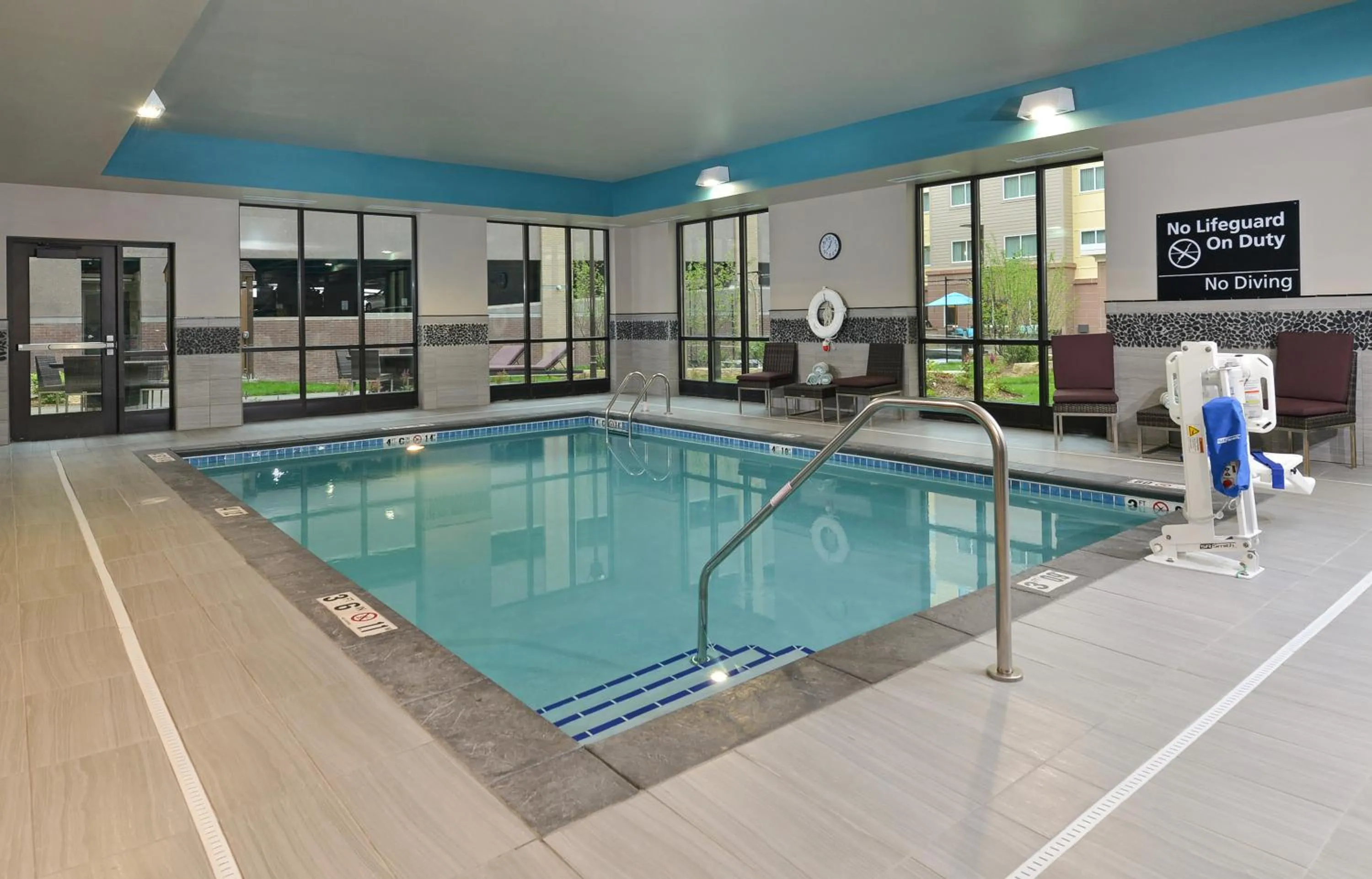 Swimming pool in Hampton Inn & Suites Des Moines Downtown