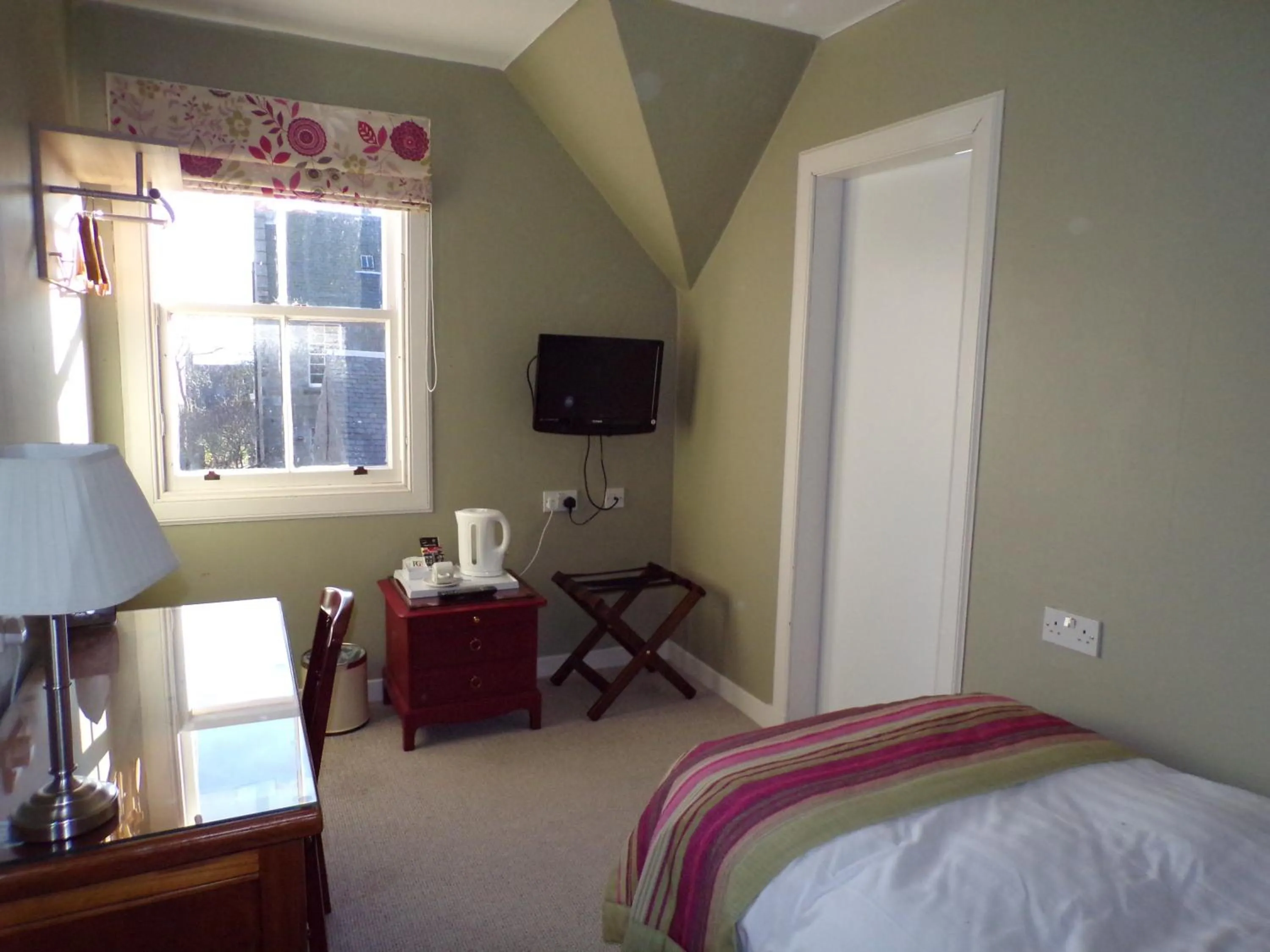 Coffee/tea facilities, Bed in Shaftesbury Hotel Dundee