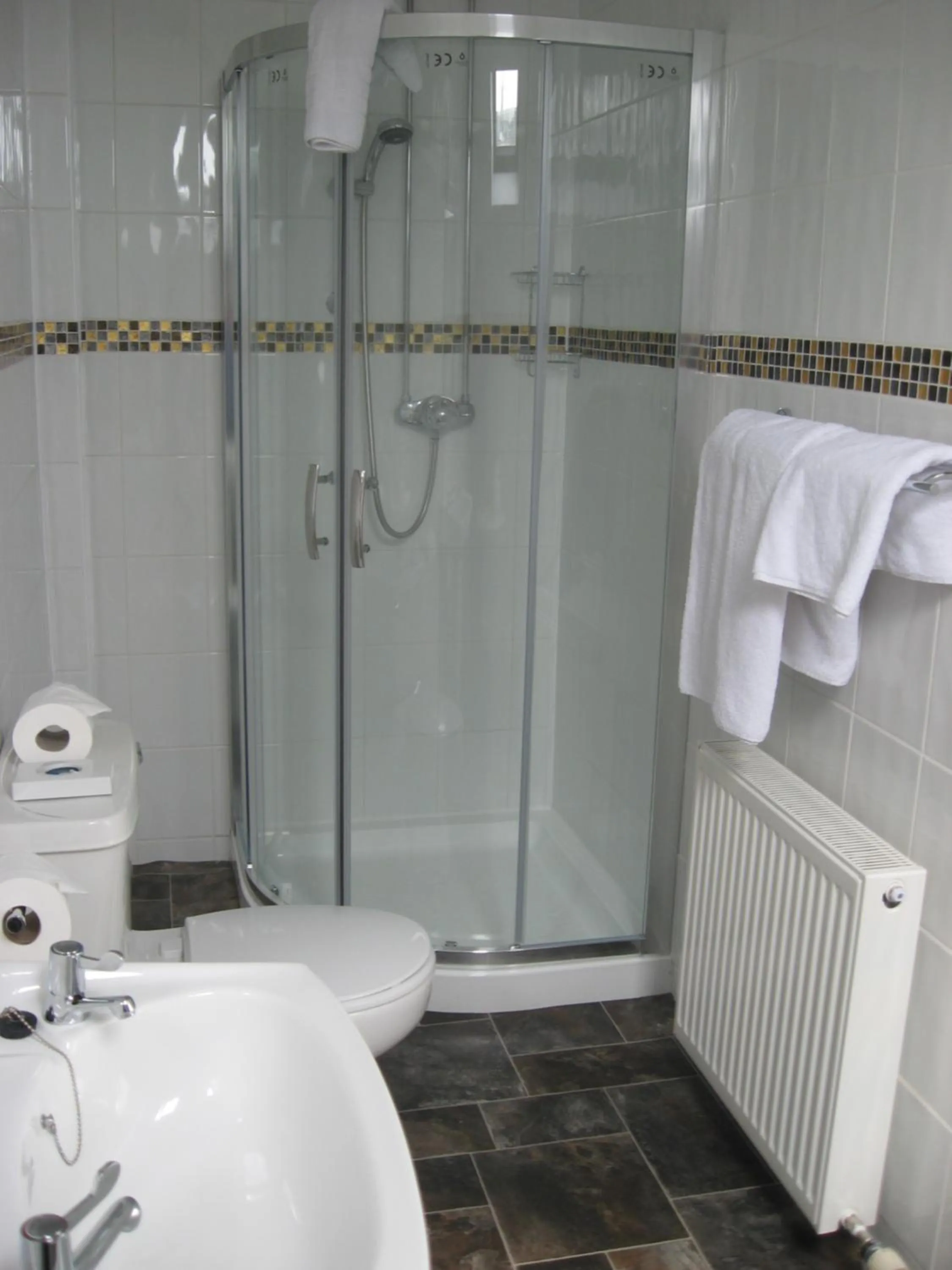 Bathroom in Shaftesbury Hotel Dundee