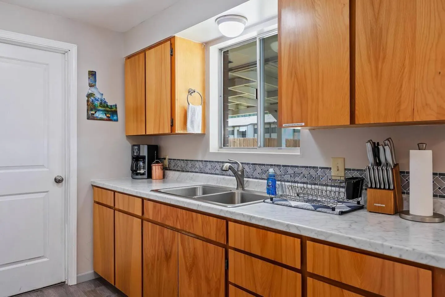 Coffee/tea facilities in The Brick House, Kellogg ID