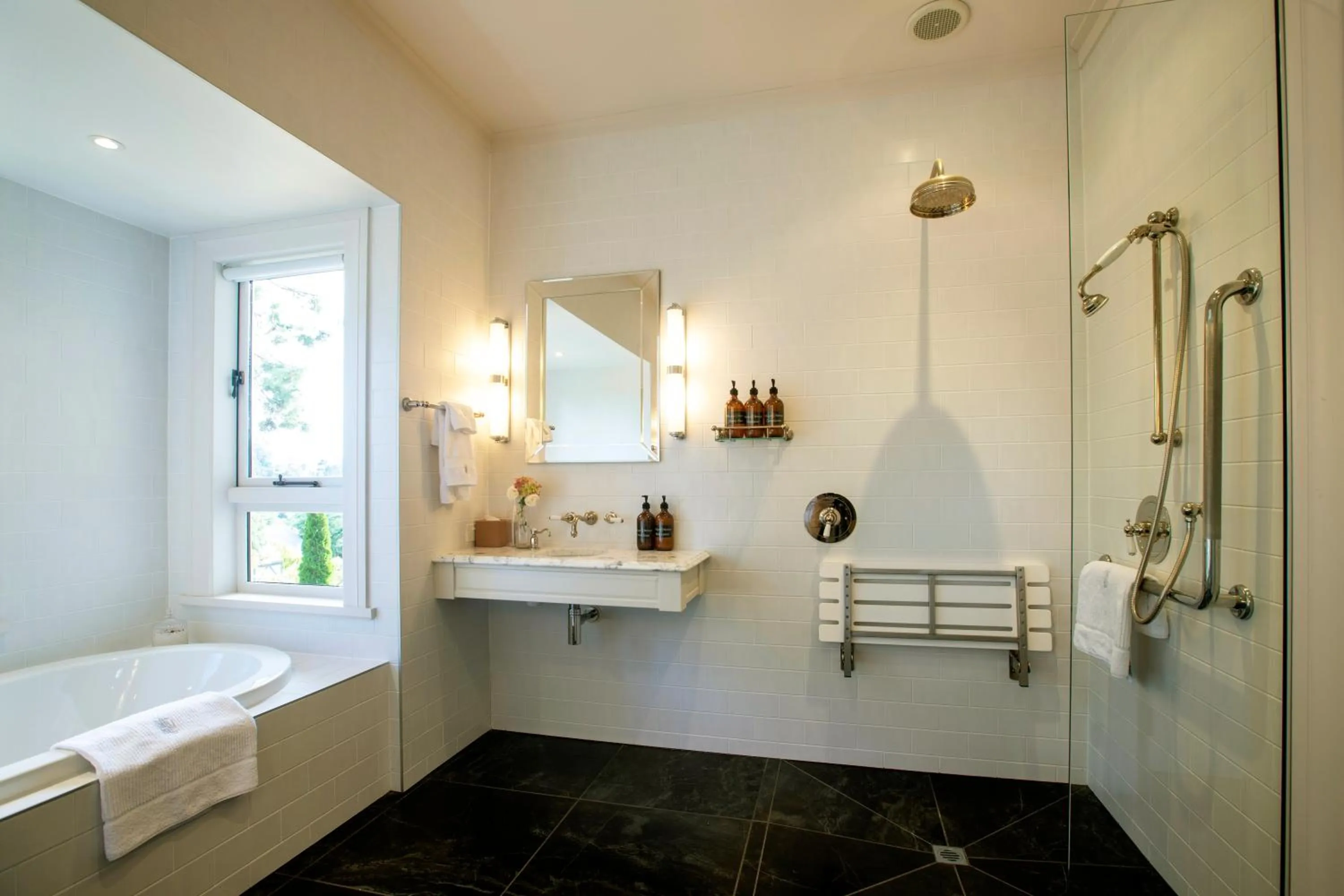 Shower in Pihopa Retreat