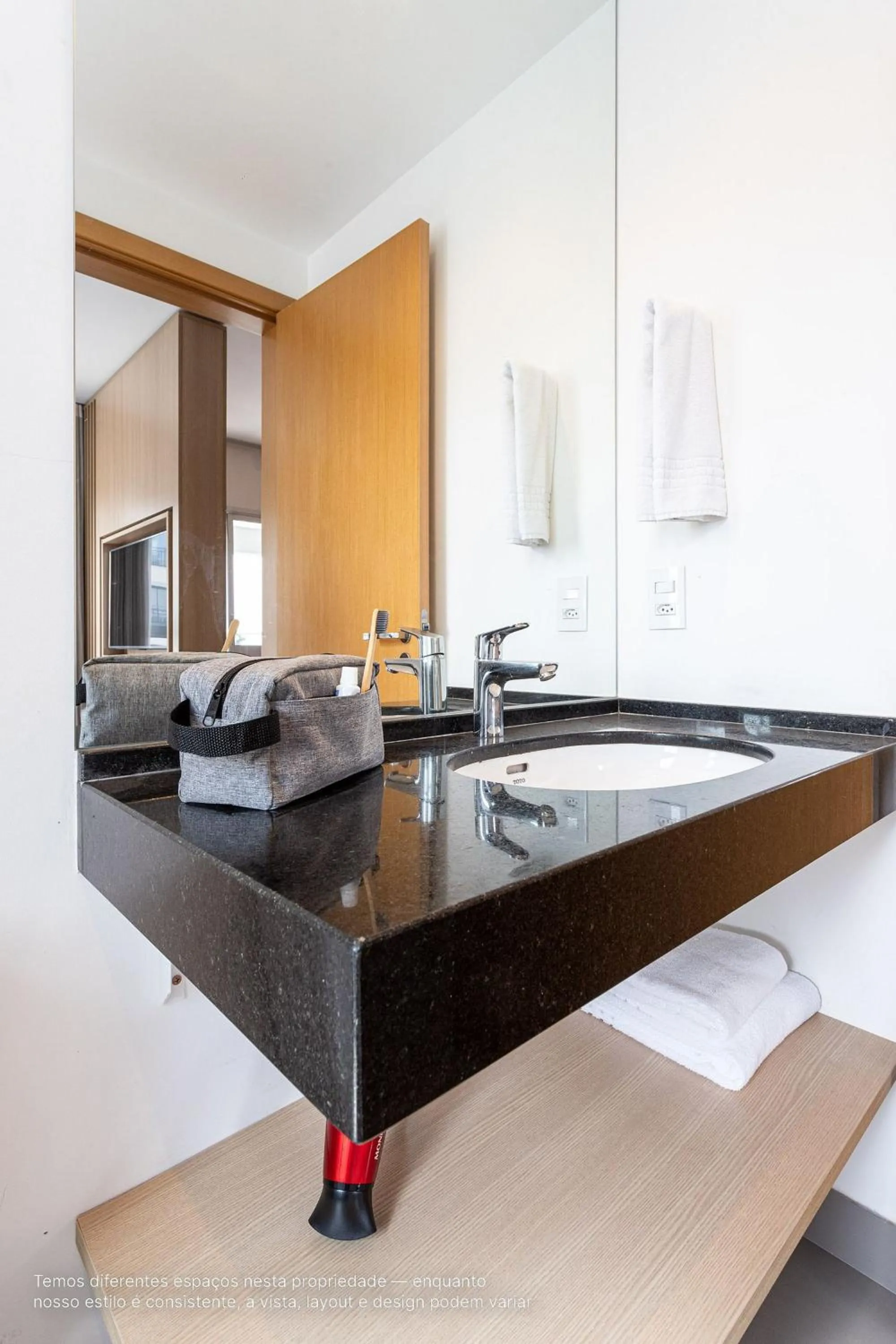 Bathroom, Bed in Homelike by Viva - Apartamentos completos em Pinheiros a uma quadra da Faria Lima