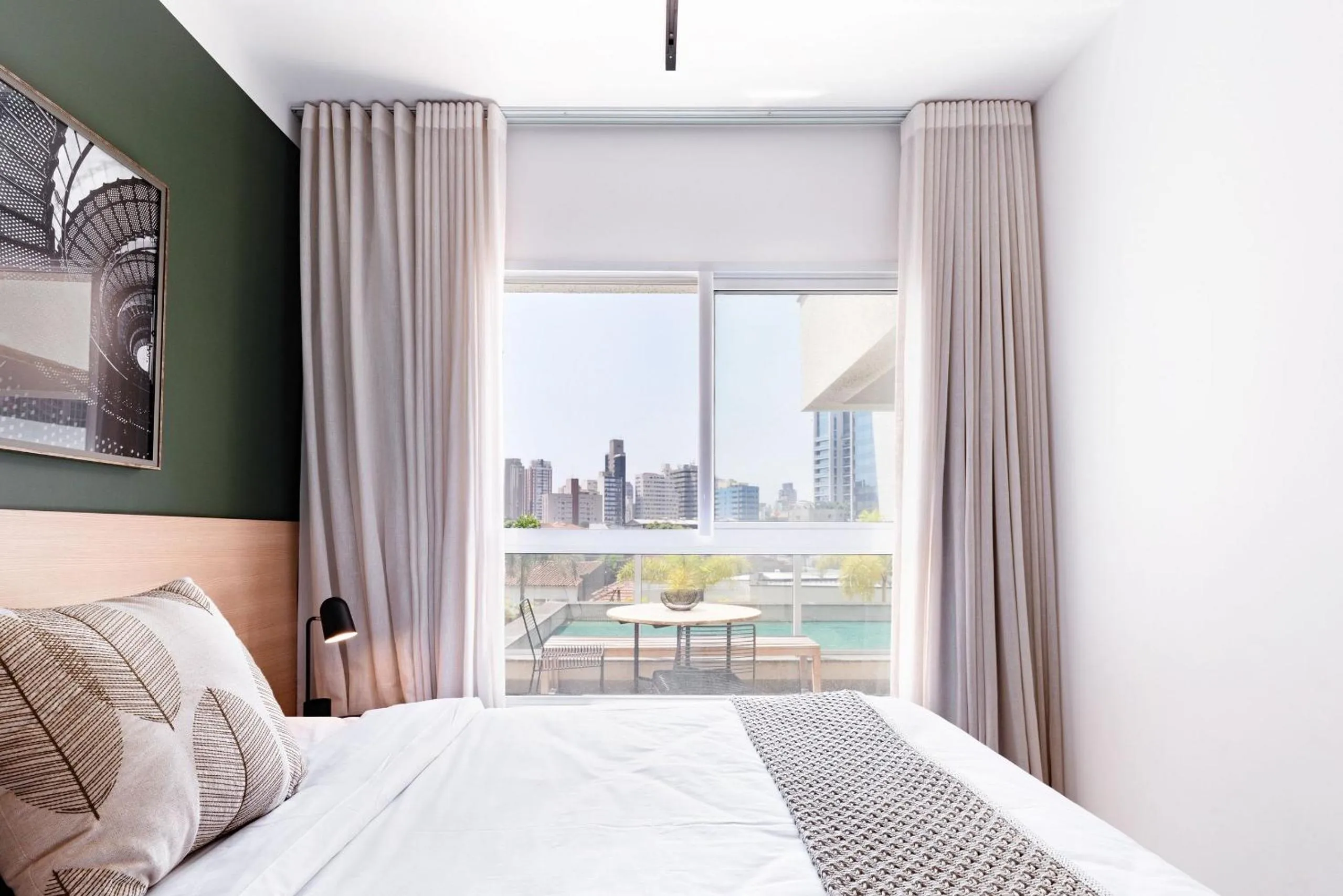 Photo of the whole room, Bed in Homelike by Viva - Apartamentos completos em Pinheiros a uma quadra da Faria Lima