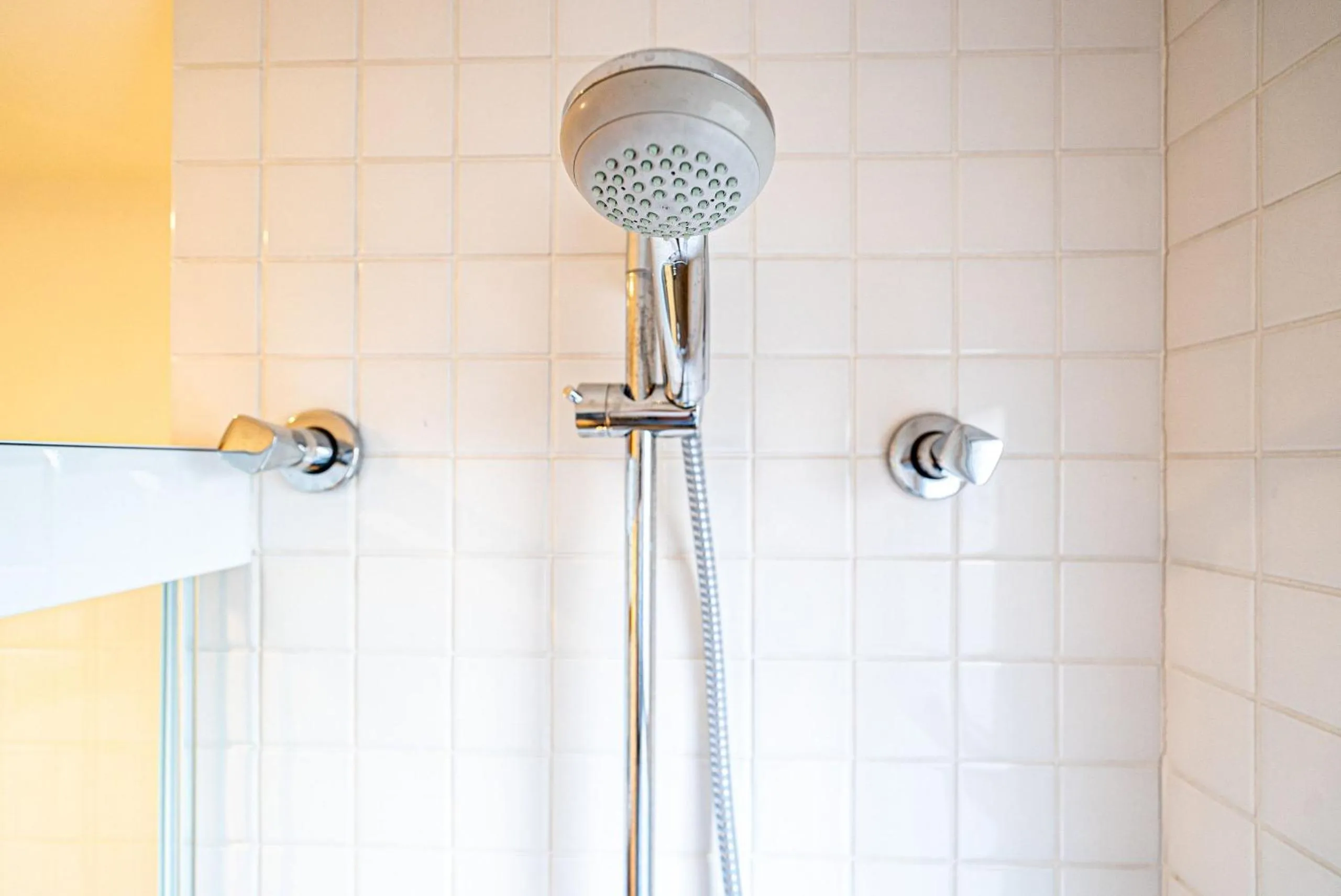 Shower in Homelike by Viva - Apartamentos completos em Pinheiros a uma quadra da Faria Lima