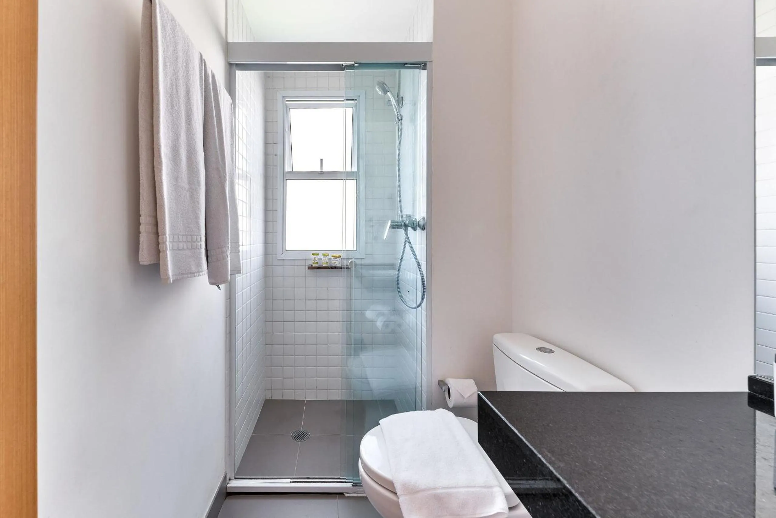 Shower in Homelike by Viva - Apartamentos completos em Pinheiros a uma quadra da Faria Lima