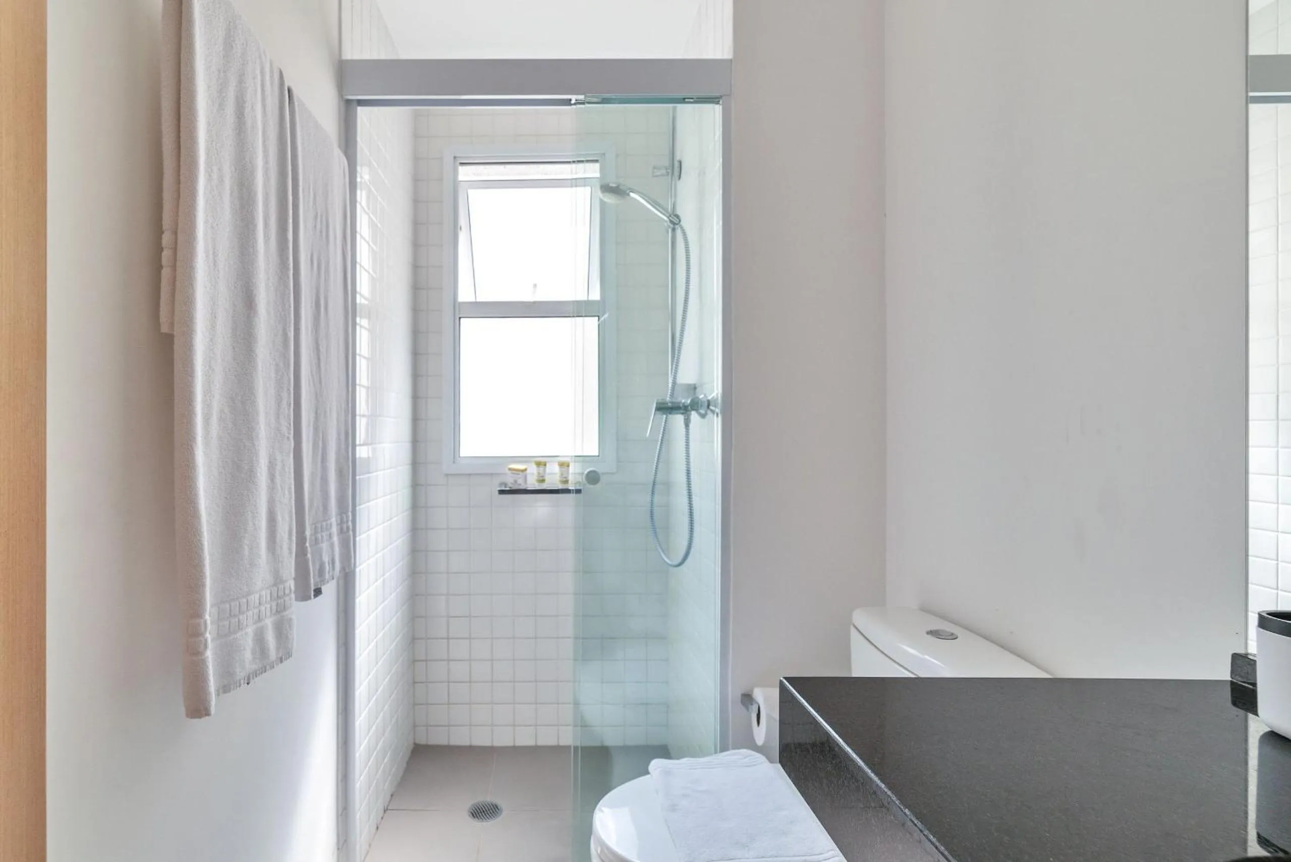 Shower in Homelike by Viva - Apartamentos completos em Pinheiros a uma quadra da Faria Lima