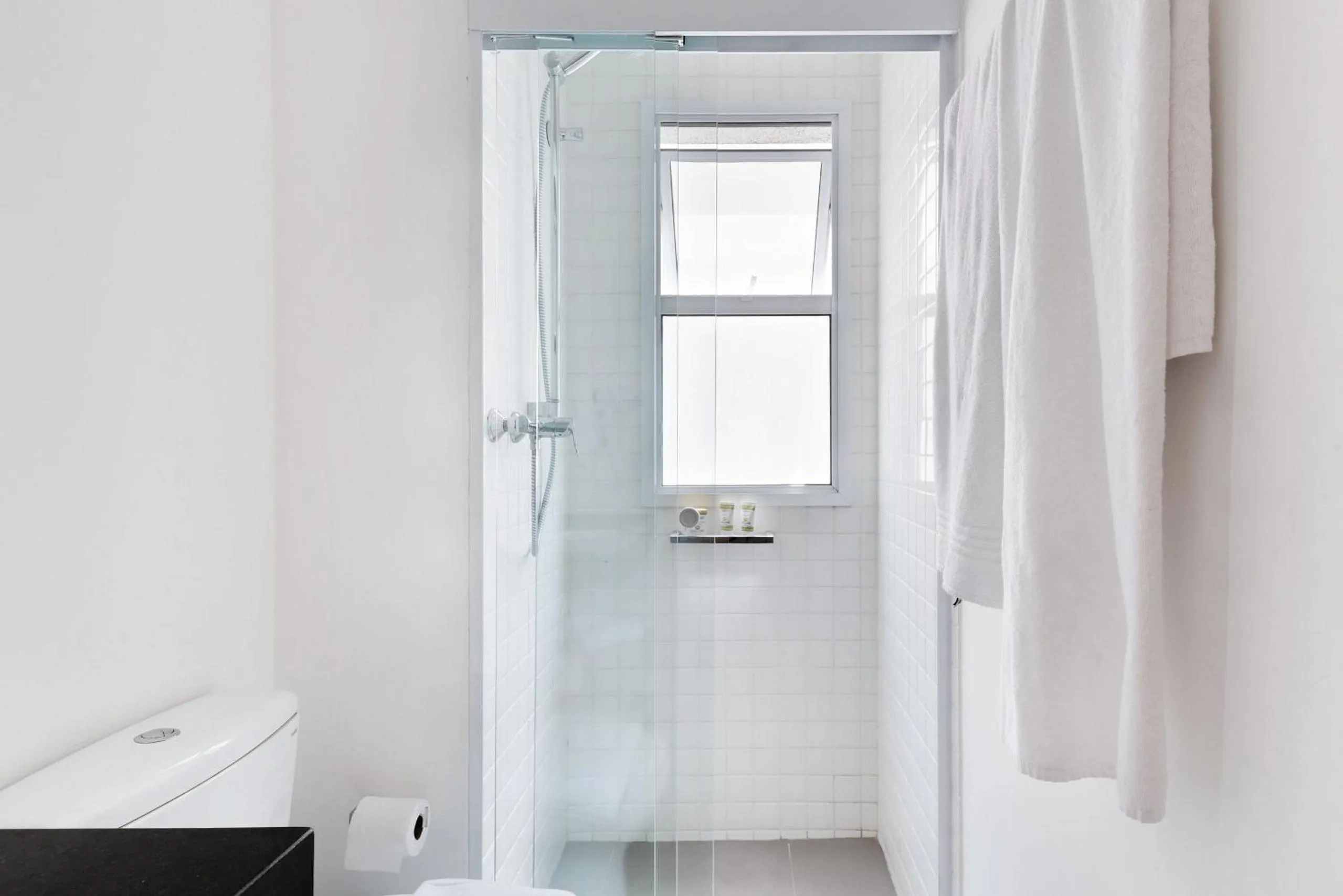 Shower in Homelike by Viva - Apartamentos completos em Pinheiros a uma quadra da Faria Lima