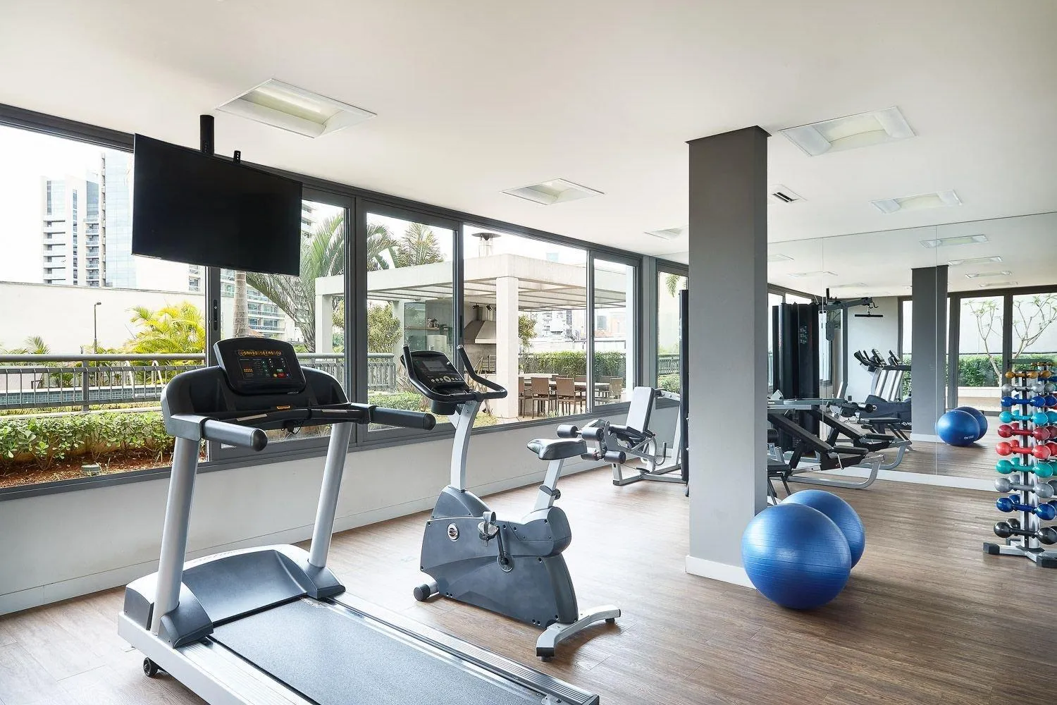 Fitness centre/facilities in Homelike by Viva - Apartamentos completos em Pinheiros a uma quadra da Faria Lima
