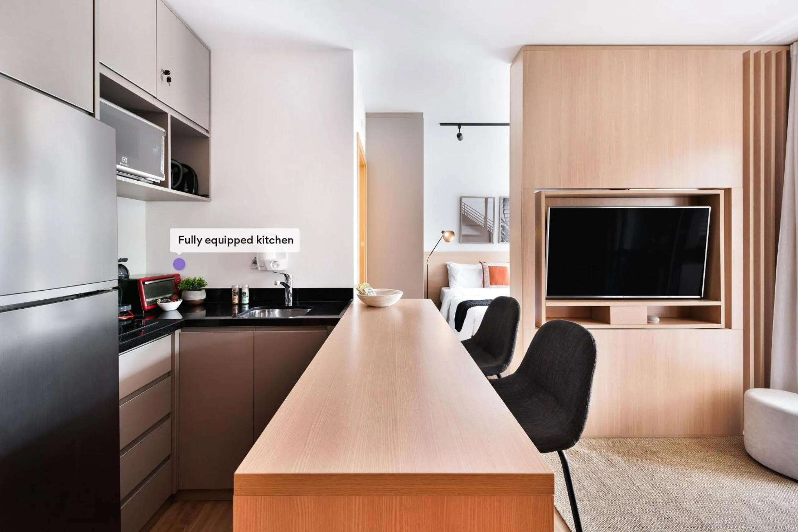 TV and multimedia in Homelike by Viva - Apartamentos completos em Pinheiros a uma quadra da Faria Lima
