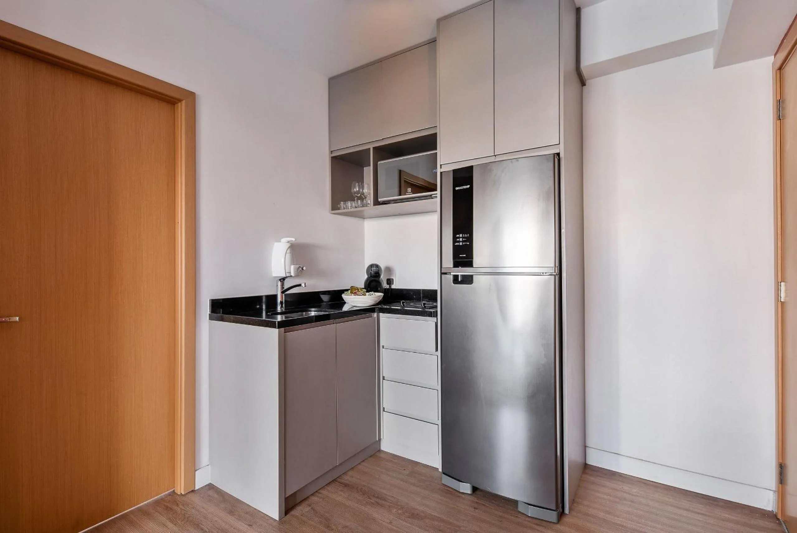 Kitchen or kitchenette in Homelike by Viva - Apartamentos completos em Pinheiros a uma quadra da Faria Lima